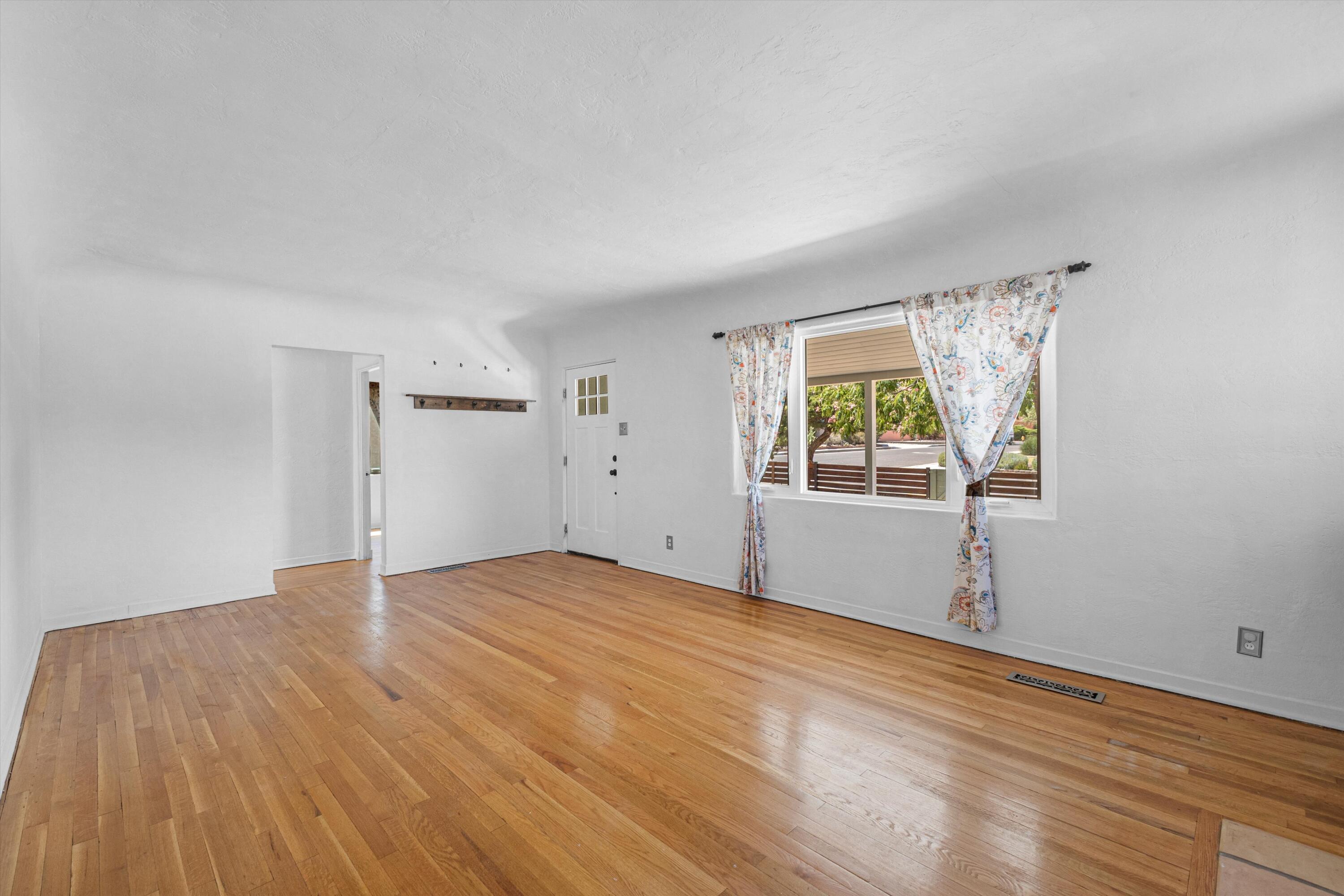 Photo 19 — 1100 Dartmouth Drive NE