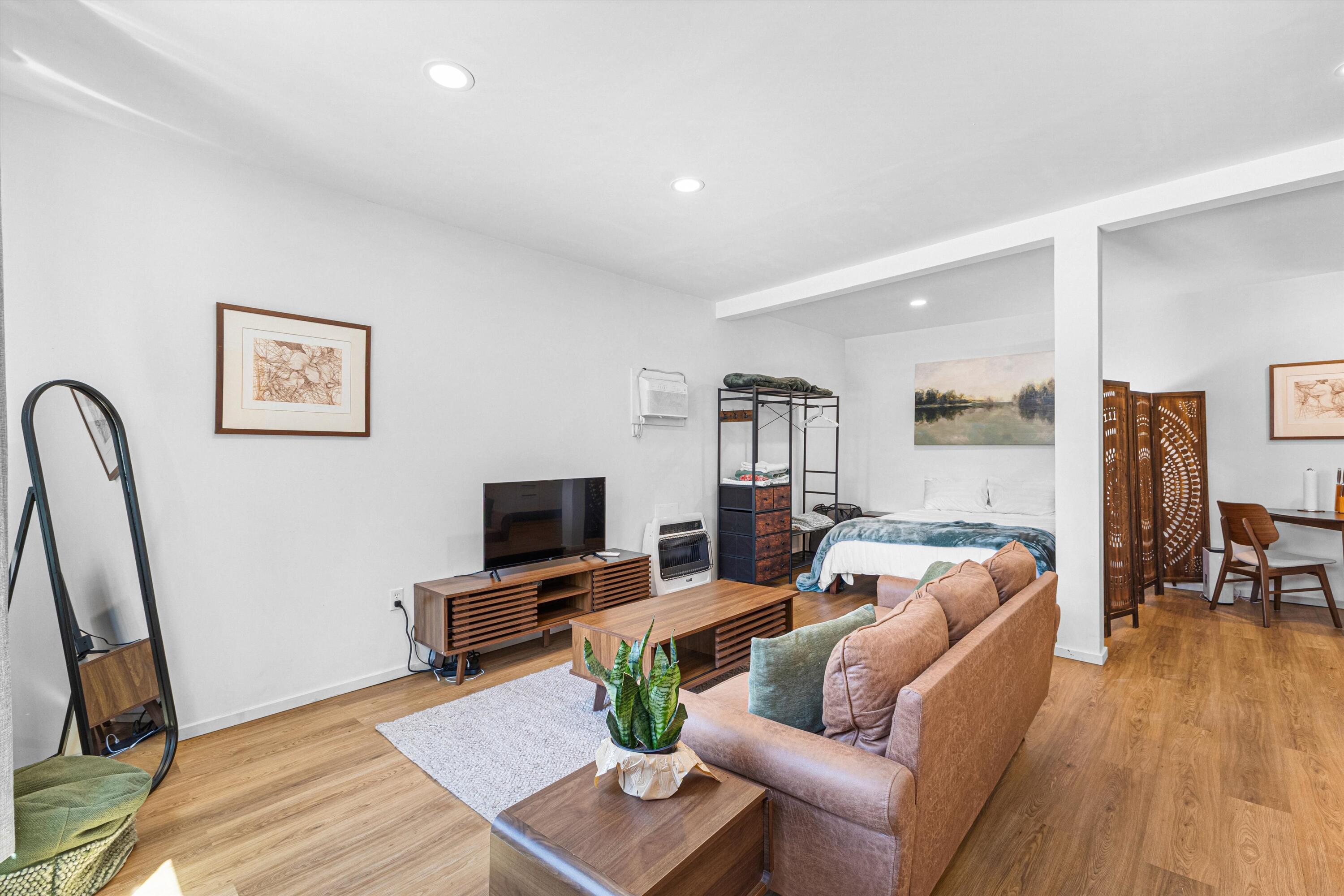 Photo 6 — 1100 Dartmouth Drive NE