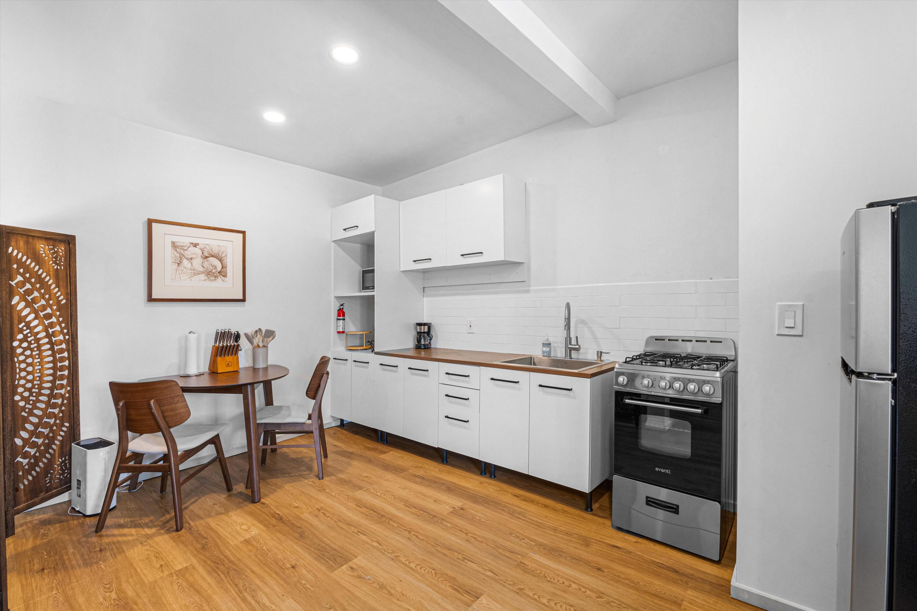 Photo 8 — 1100 Dartmouth Drive NE
