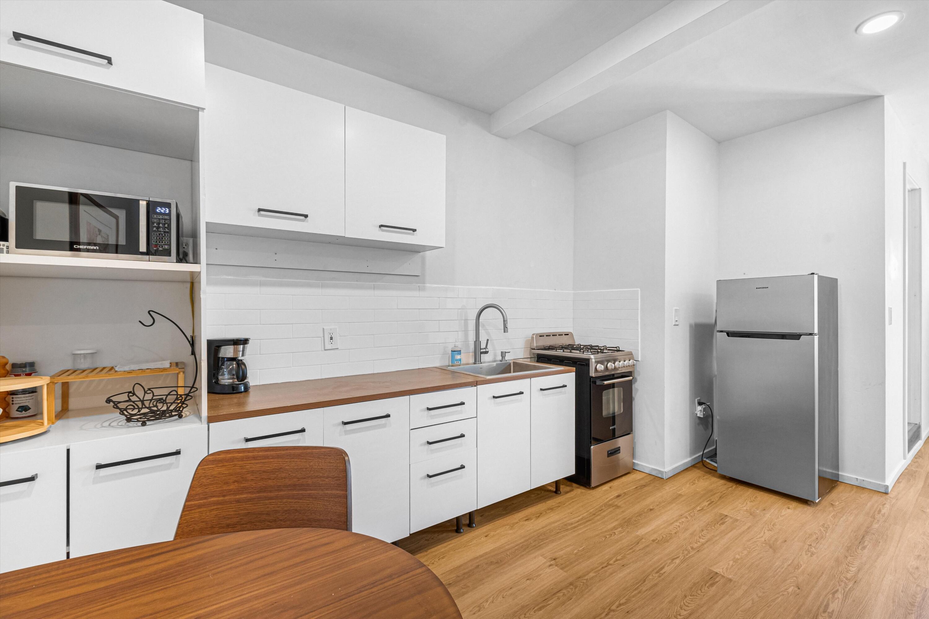 Photo 9 — 1100 Dartmouth Drive NE