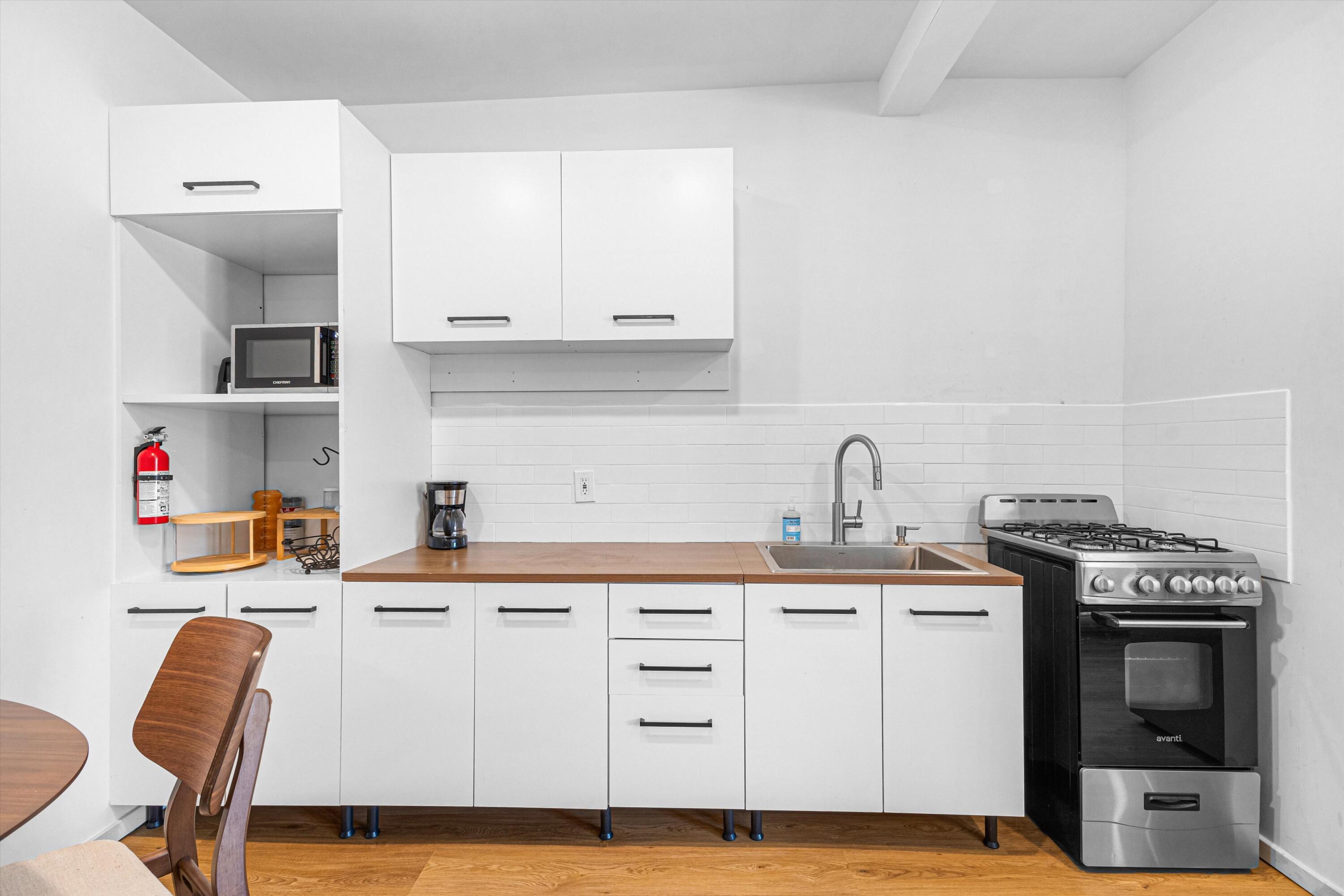 Photo 10 — 1100 Dartmouth Drive NE