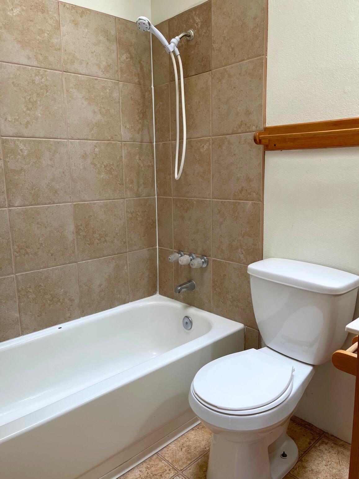 Photo 3 — 5216 Chuckwagon Trail NW