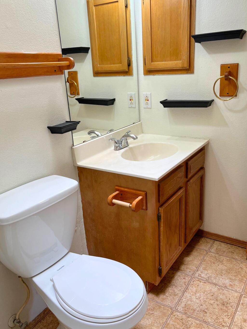 Photo 4 — 5216 Chuckwagon Trail NW