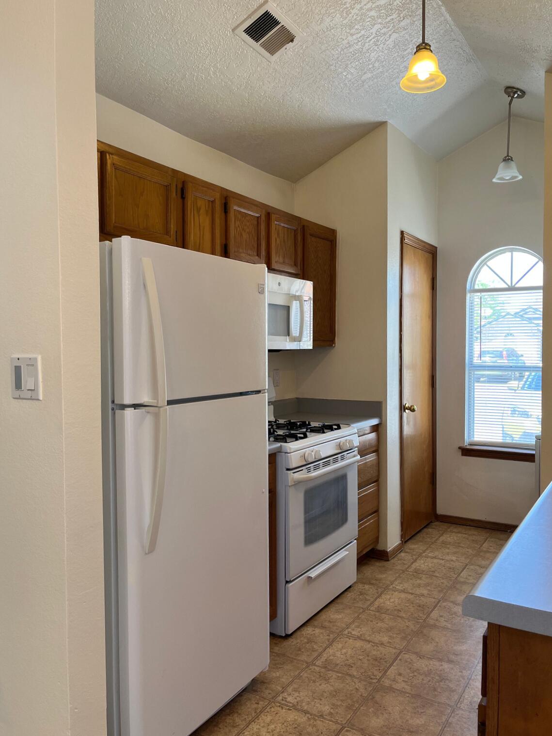 Photo 10 — 5216 Chuckwagon Trail NW