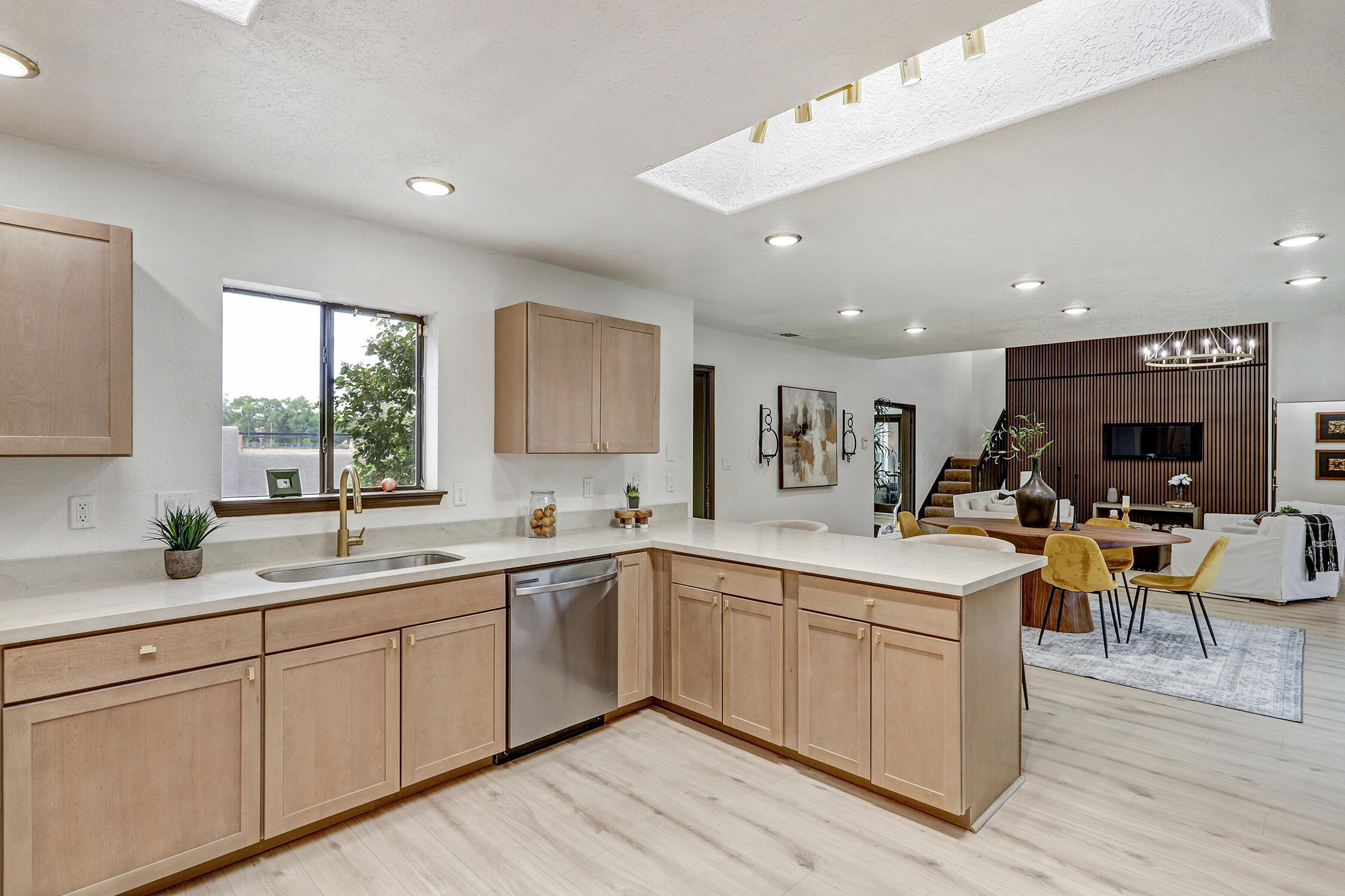 Photo 11 — 6425 Guadalupe Place NW