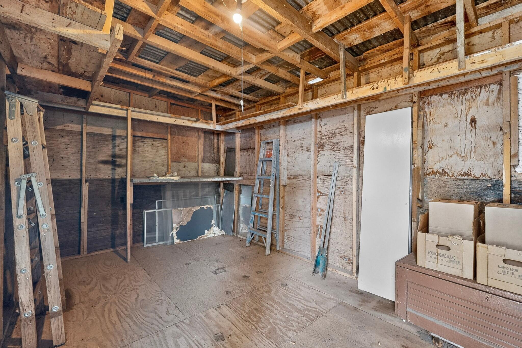 Photo 13 — 1860 Elena Circle SW