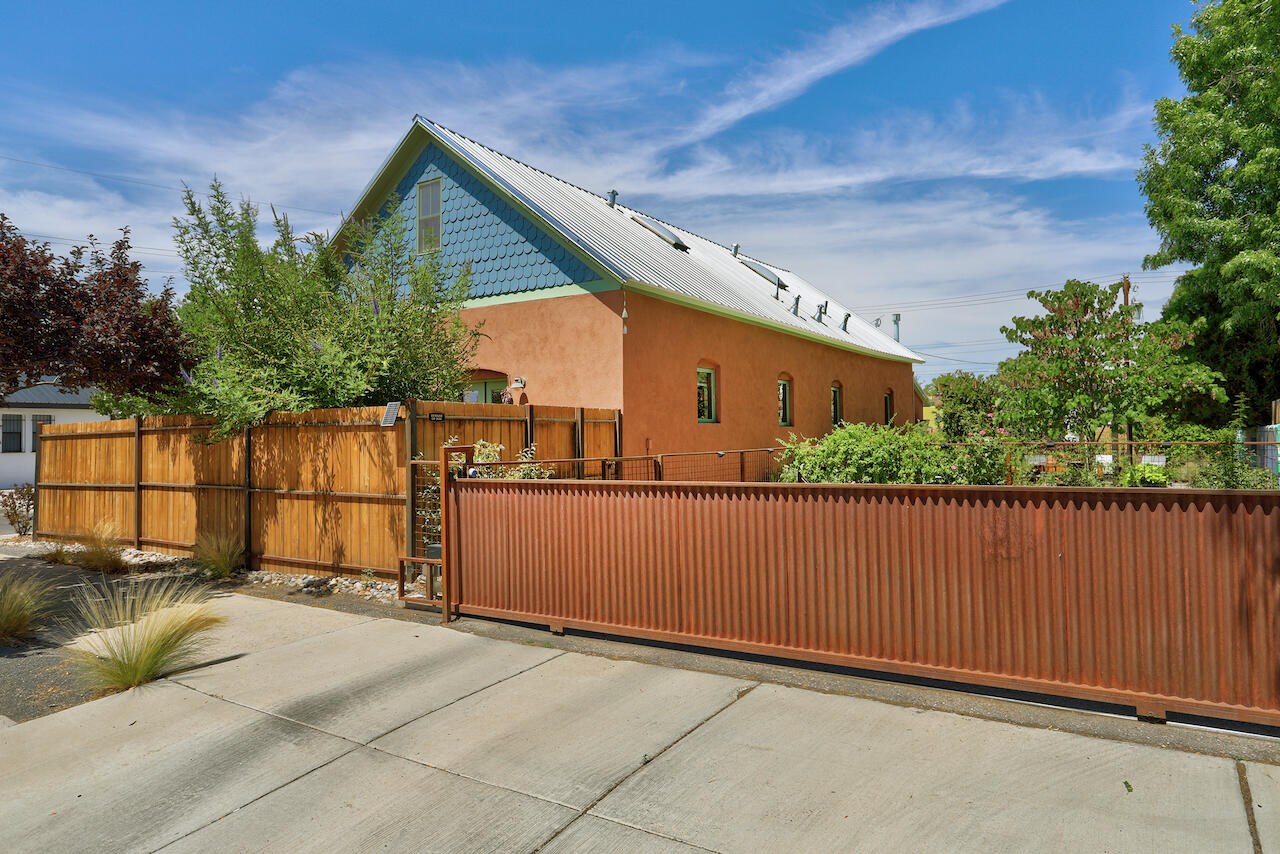 723 Marquette Avenue NW