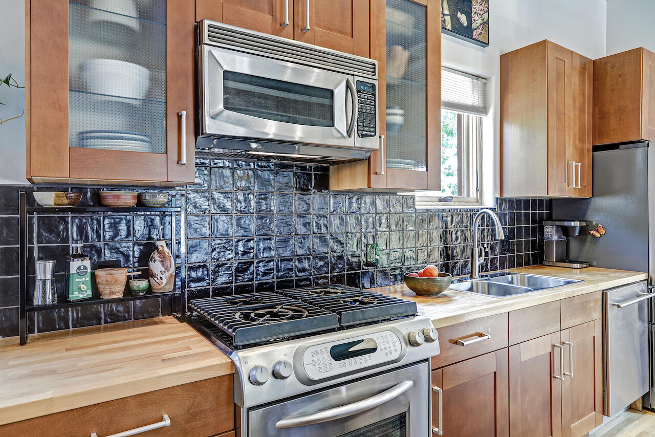 Photo 20 — 723 Marquette Avenue NW