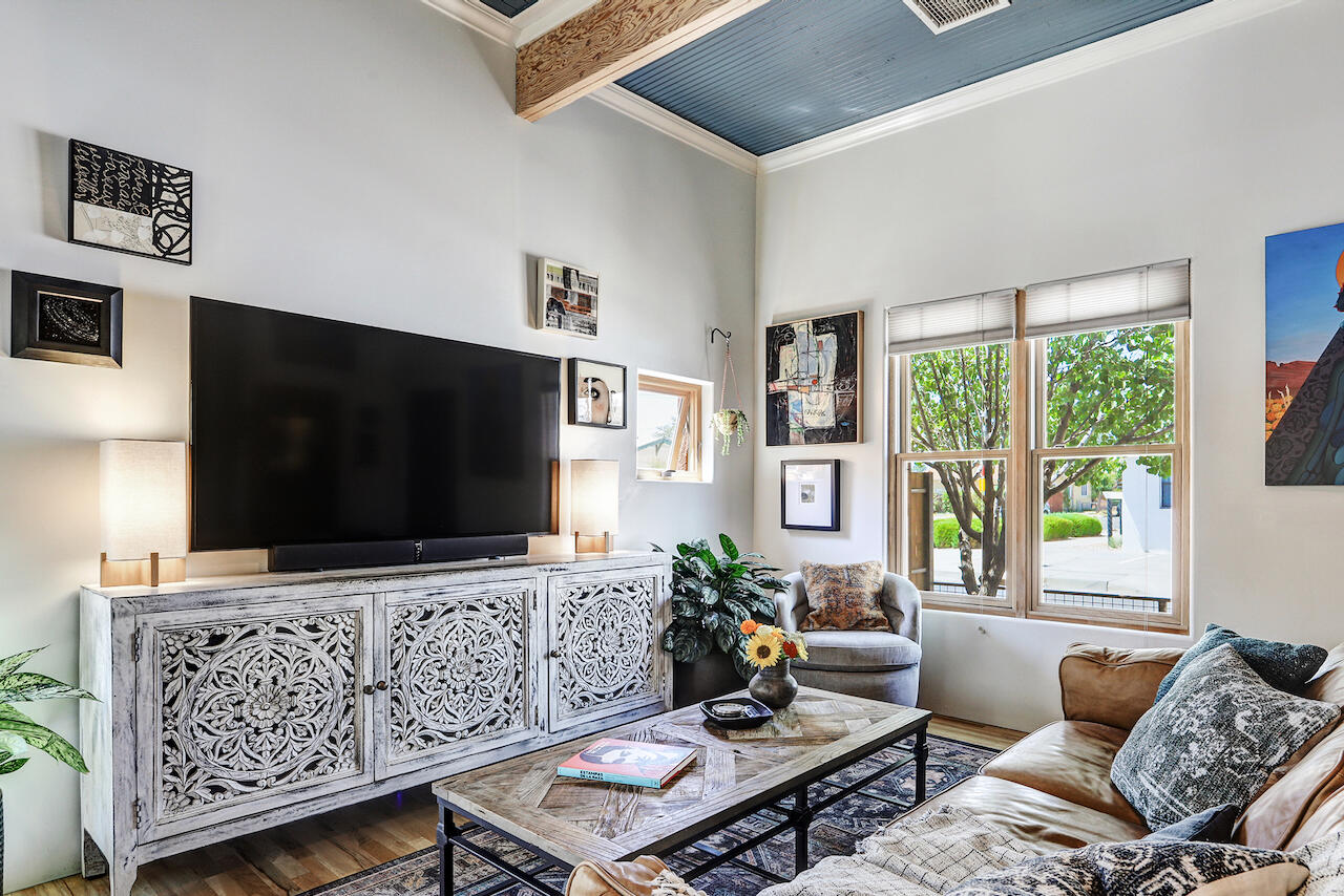 Photo 17 — 723 Marquette Avenue NW