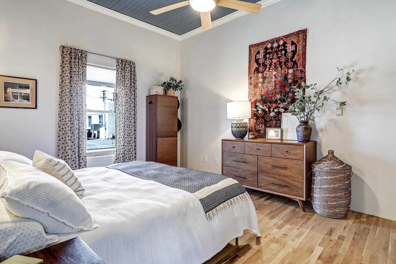 Photo 15 — 723 Marquette Avenue NW