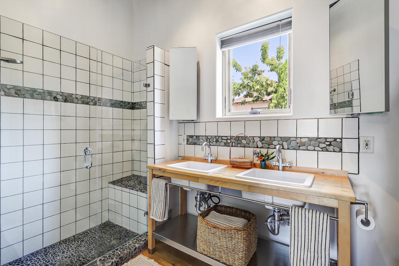 Photo 14 — 723 Marquette Avenue NW