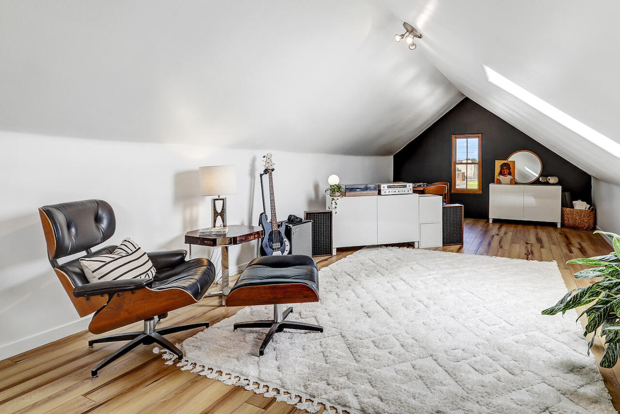 Photo 8 — 723 Marquette Avenue NW