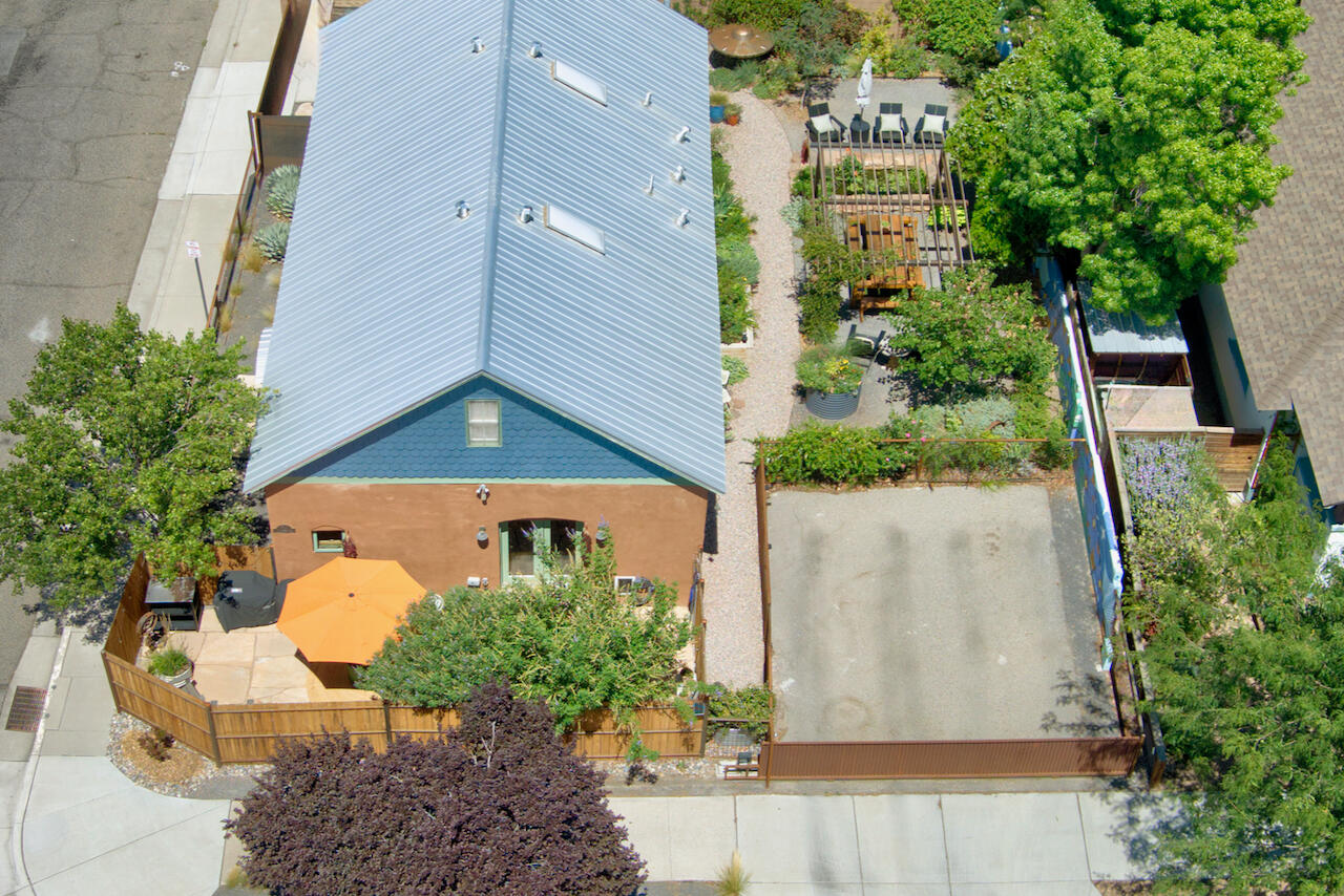 Photo 3 — 723 Marquette Avenue NW