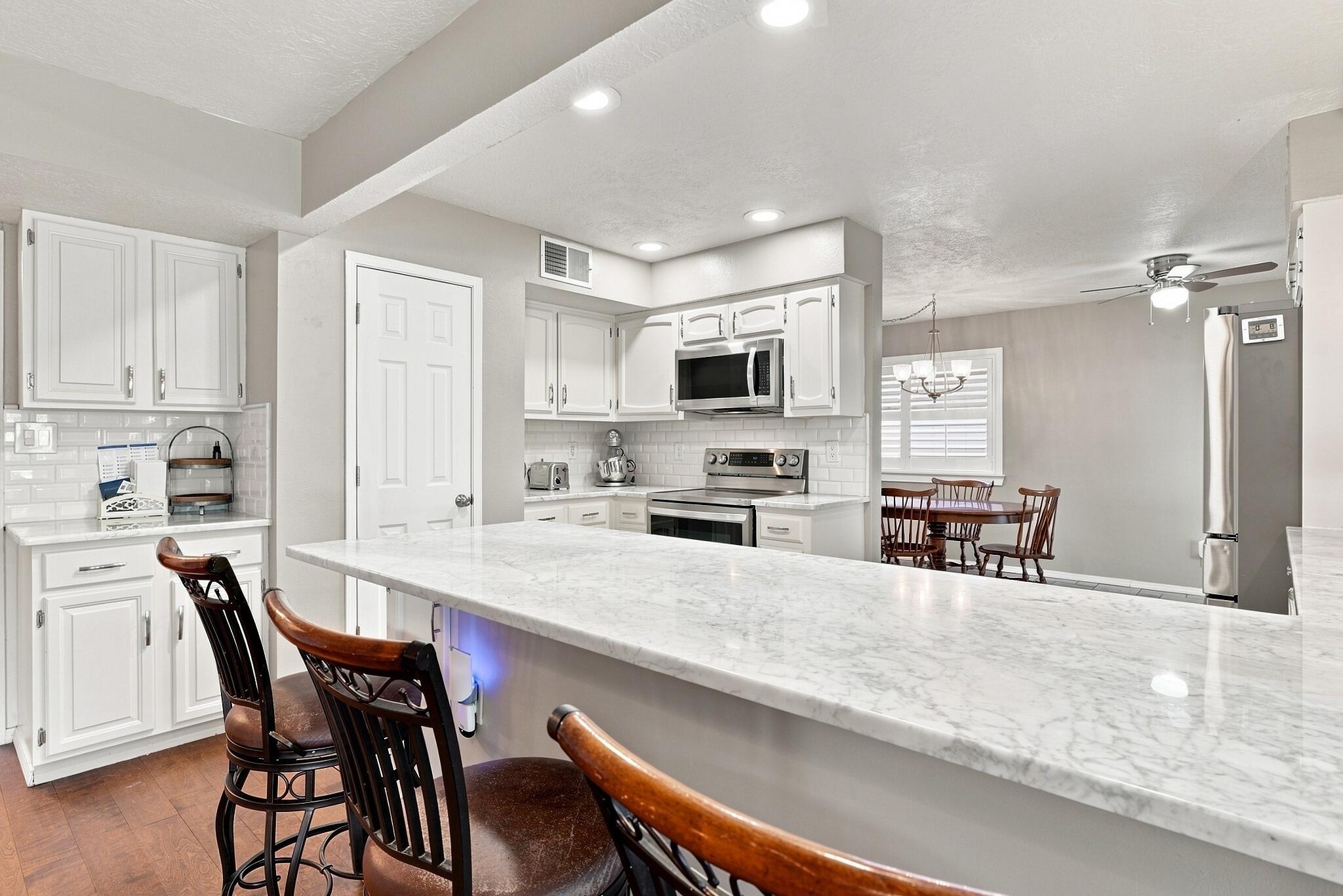 Photo 19 — 9404 Lona Lane NE