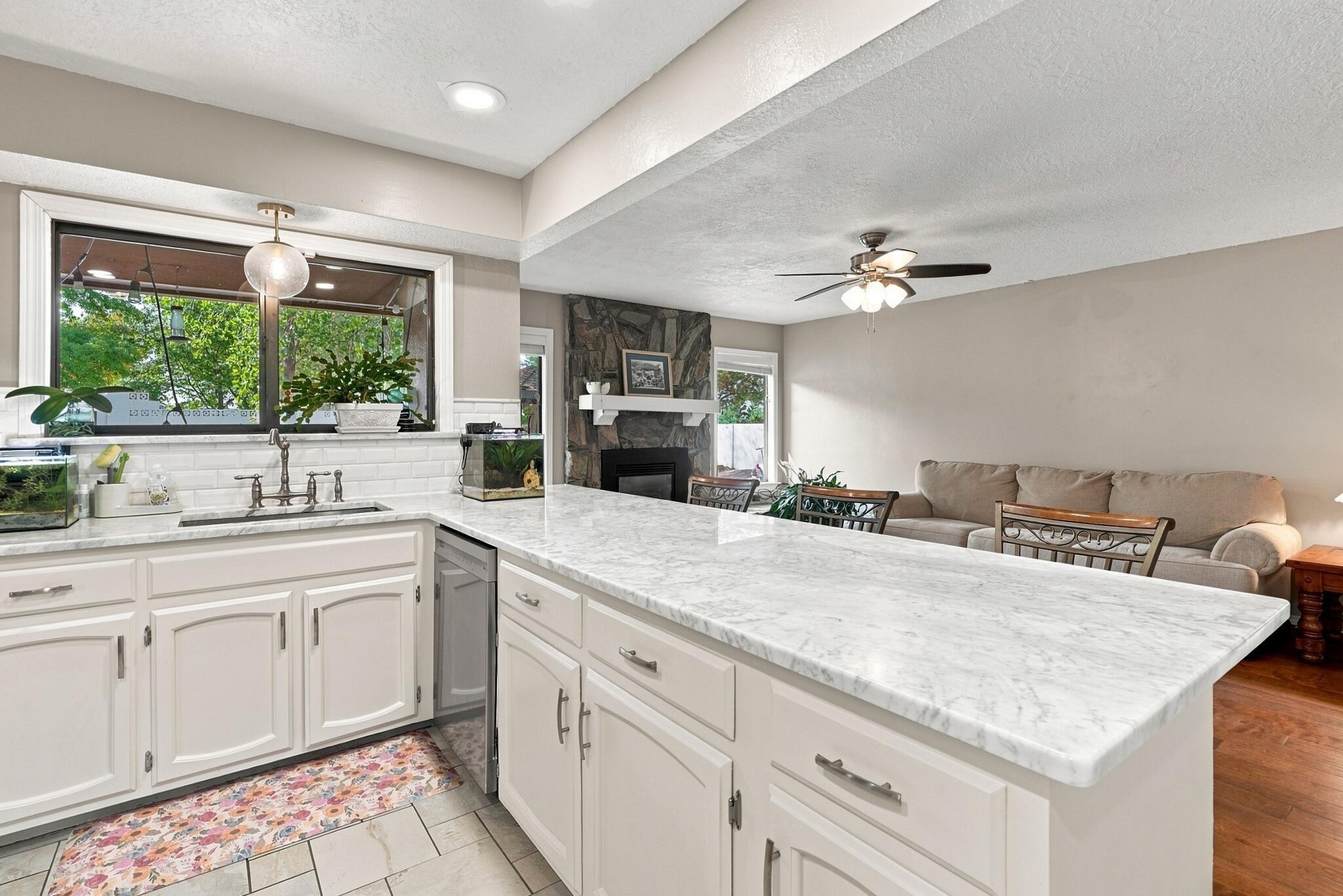Photo 18 — 9404 Lona Lane NE