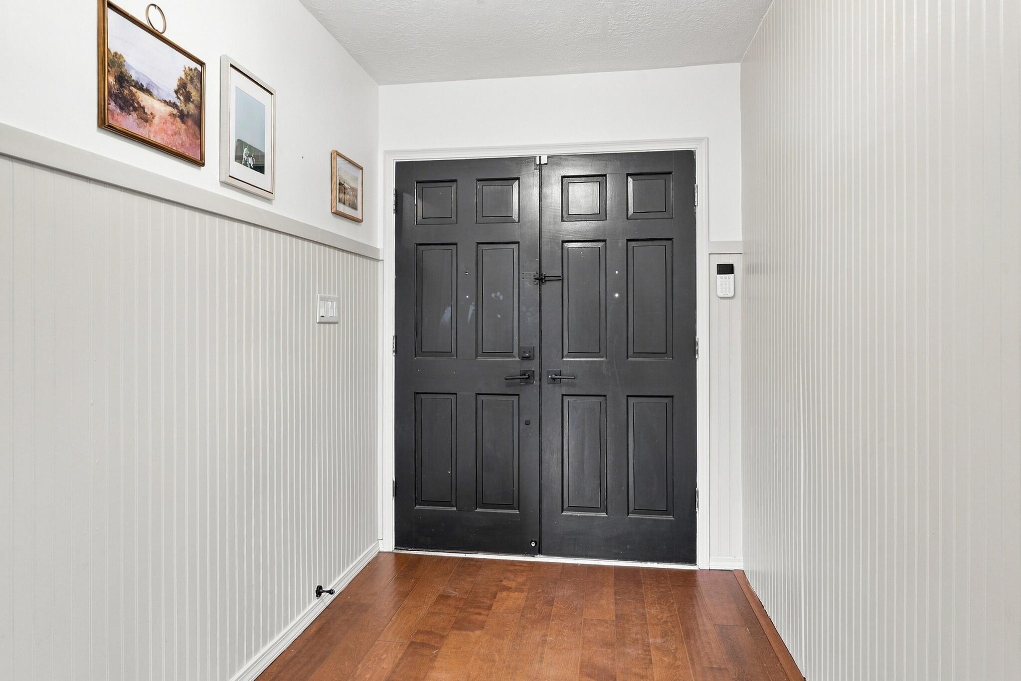 Photo 12 — 9404 Lona Lane NE