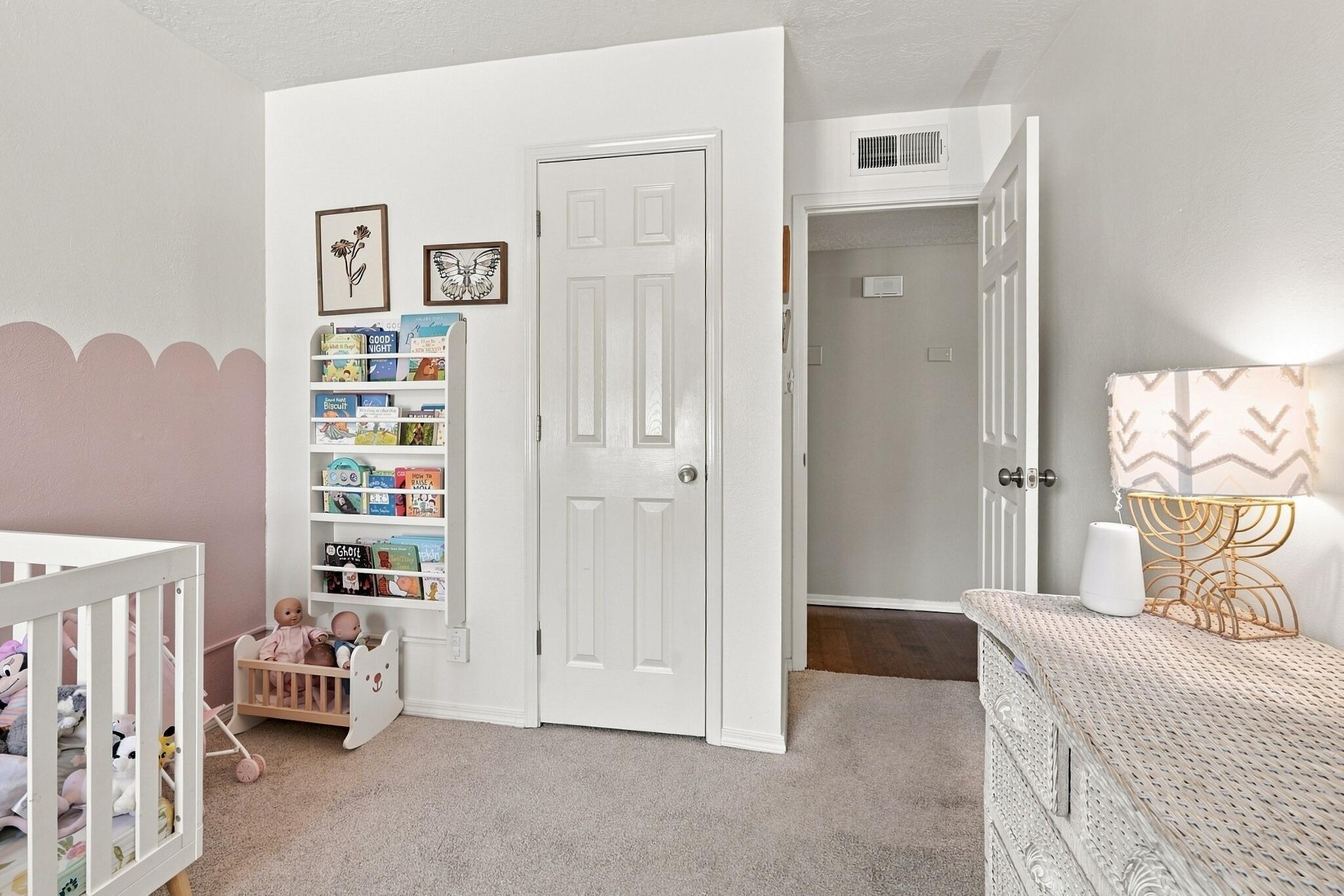 Photo 9 — 9404 Lona Lane NE