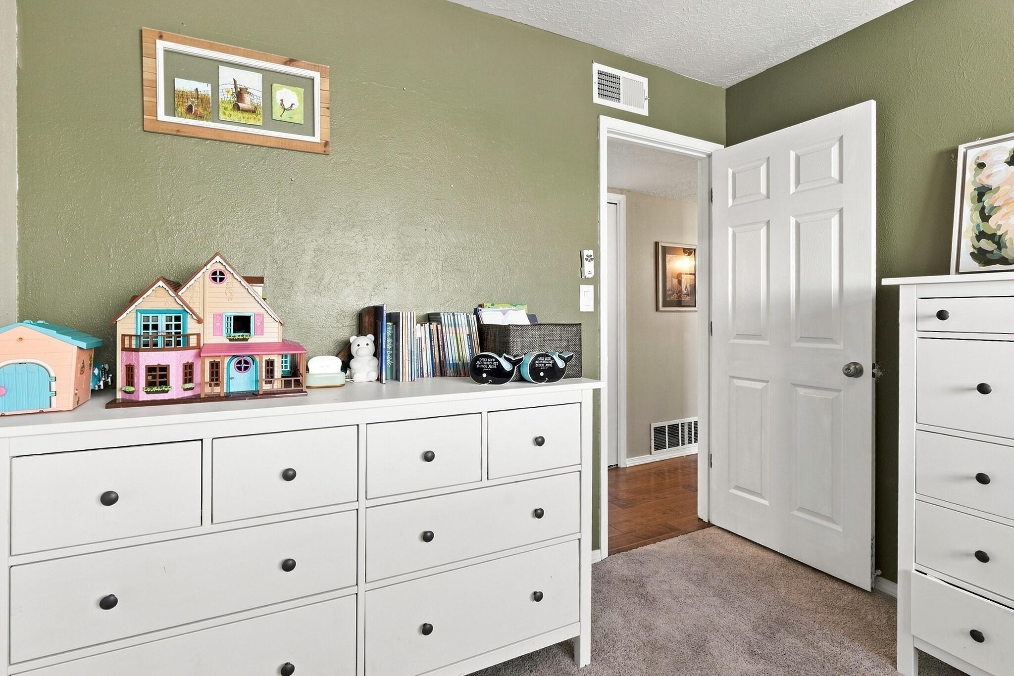 Photo 8 — 9404 Lona Lane NE