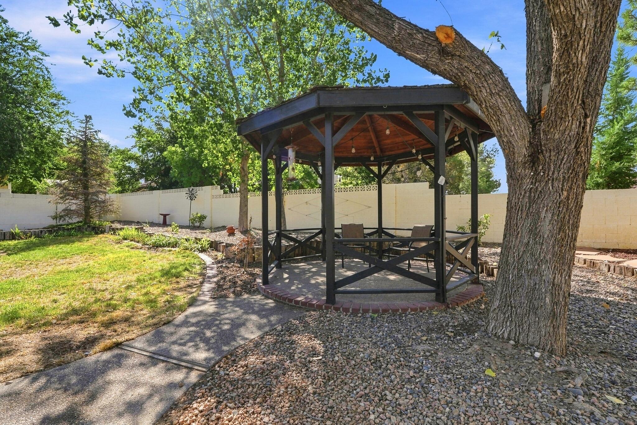 Photo 6 — 9404 Lona Lane NE