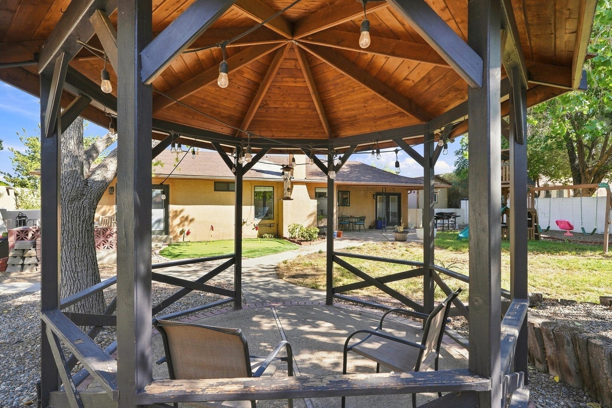 Photo 4 — 9404 Lona Lane NE