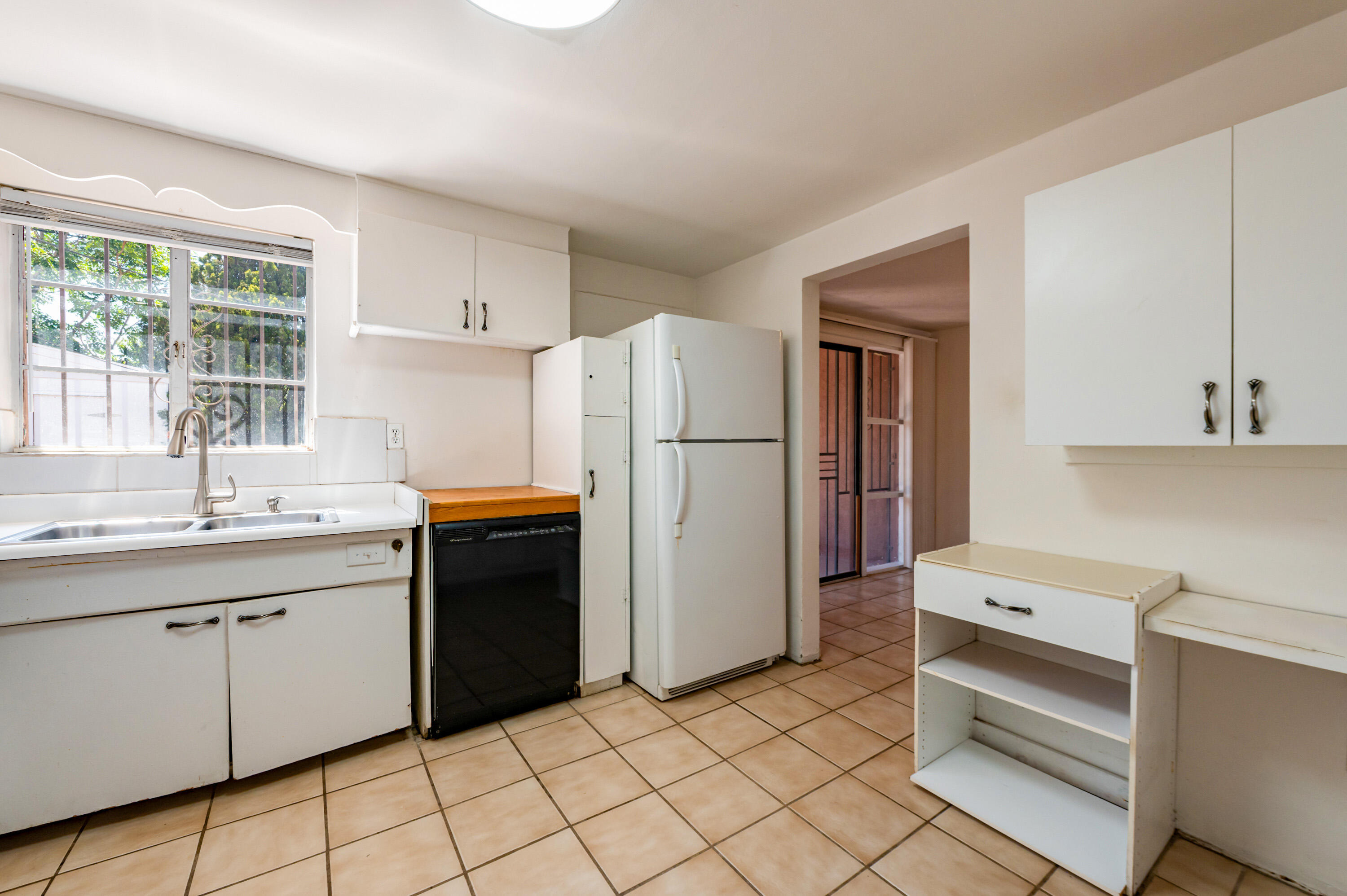 Photo 14 — 6104 Aztec Road NE