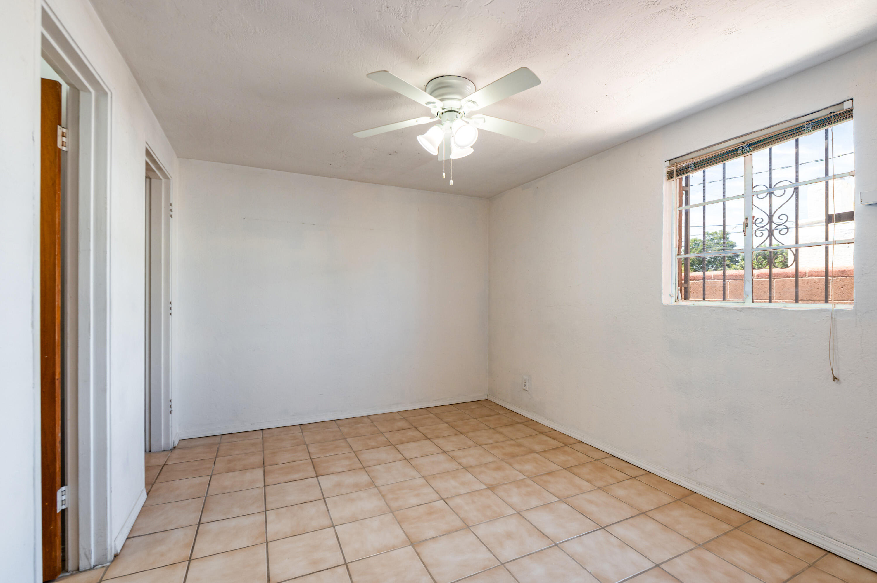 Photo 12 — 6104 Aztec Road NE