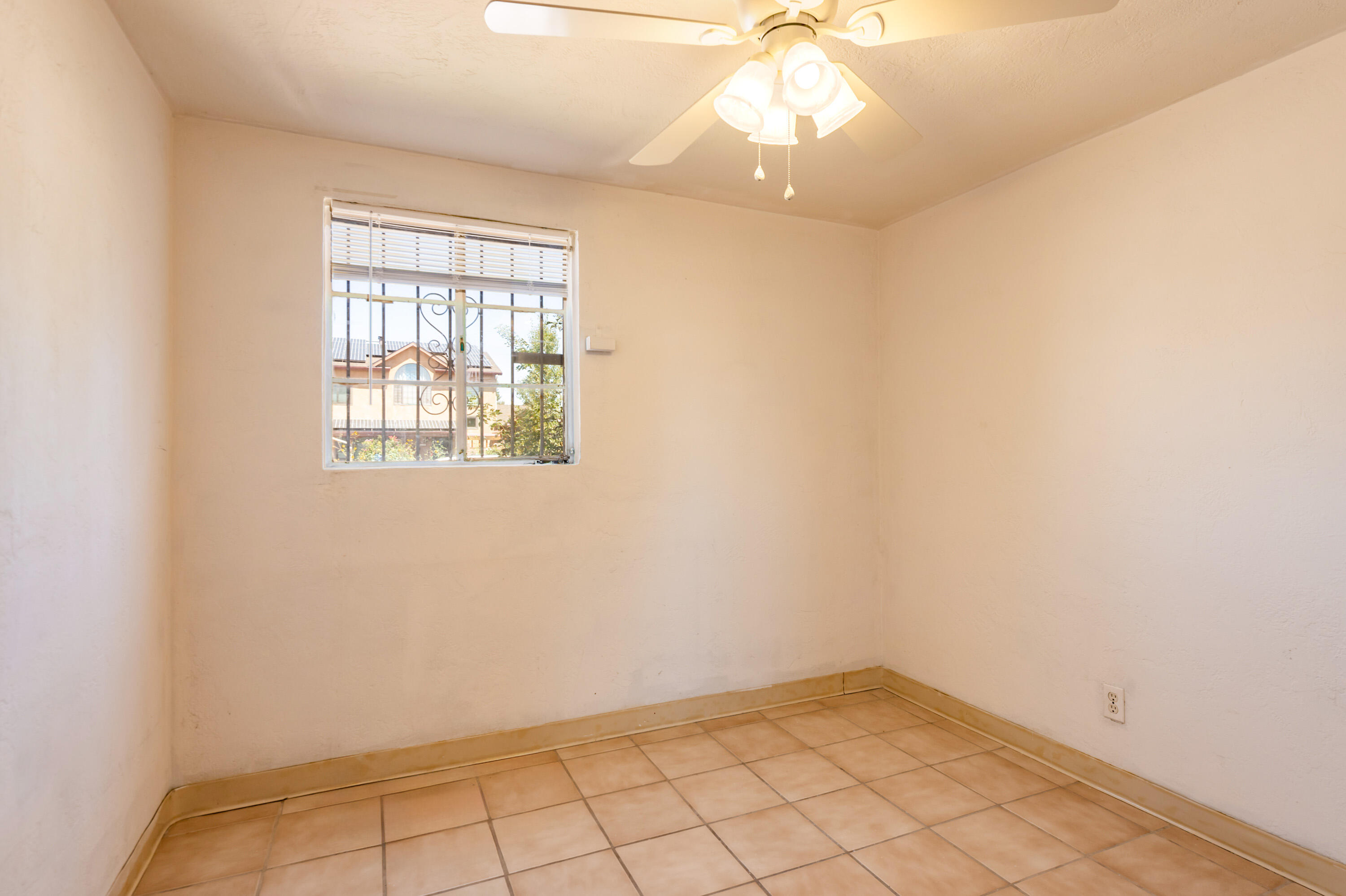 Photo 7 — 6104 Aztec Road NE