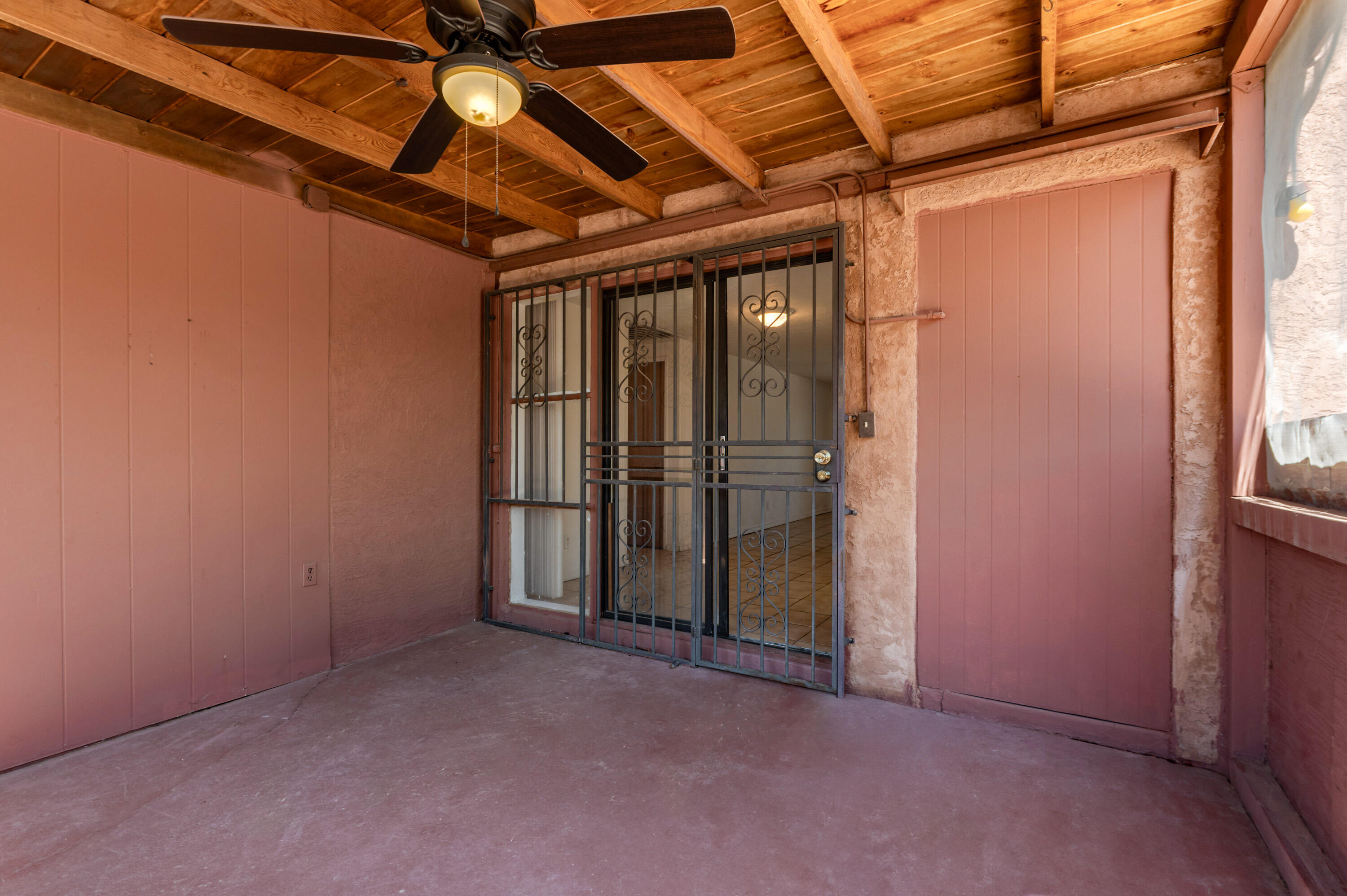 Photo 4 — 6104 Aztec Road NE