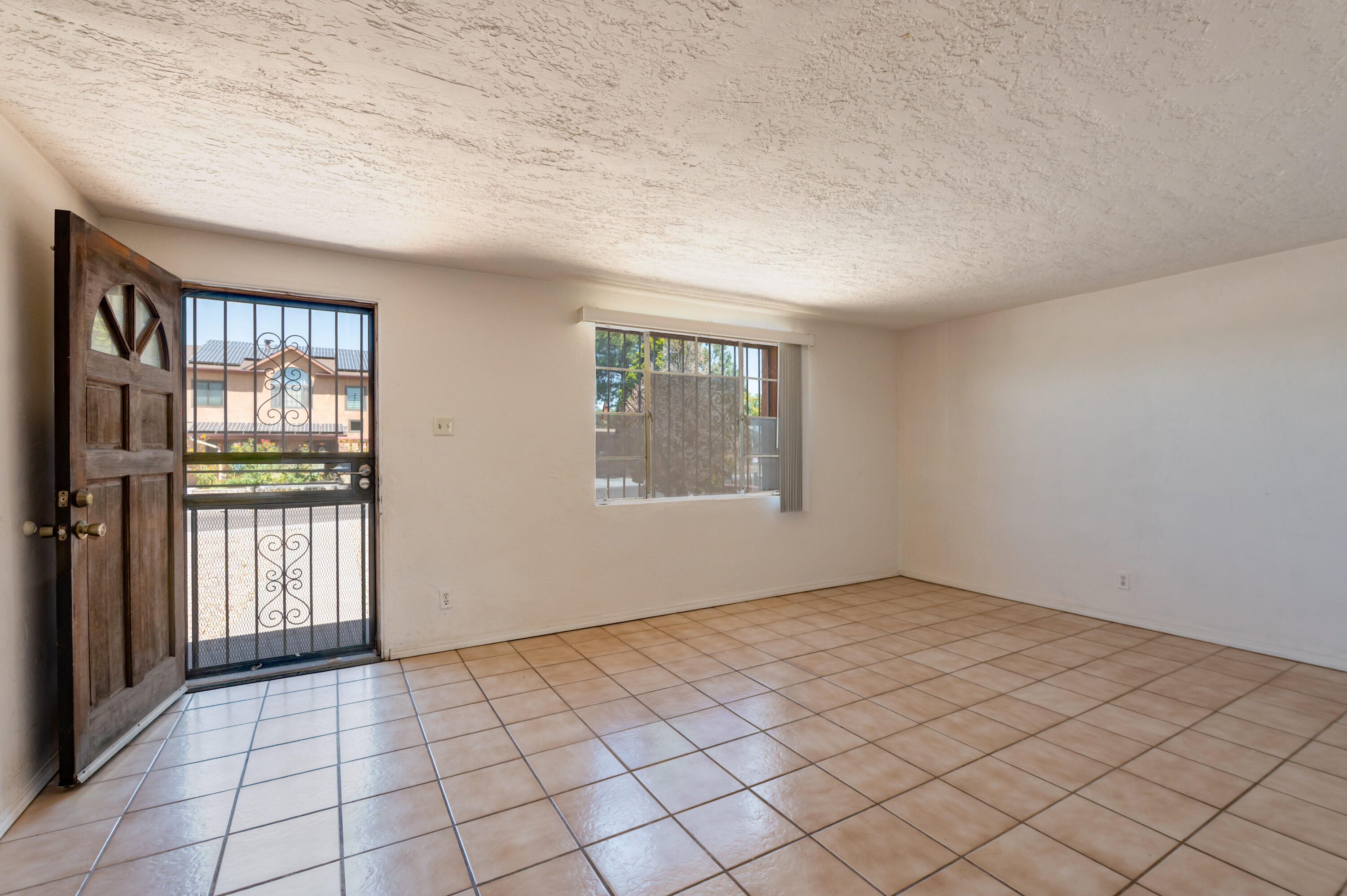 Photo 19 — 6104 Aztec Road NE