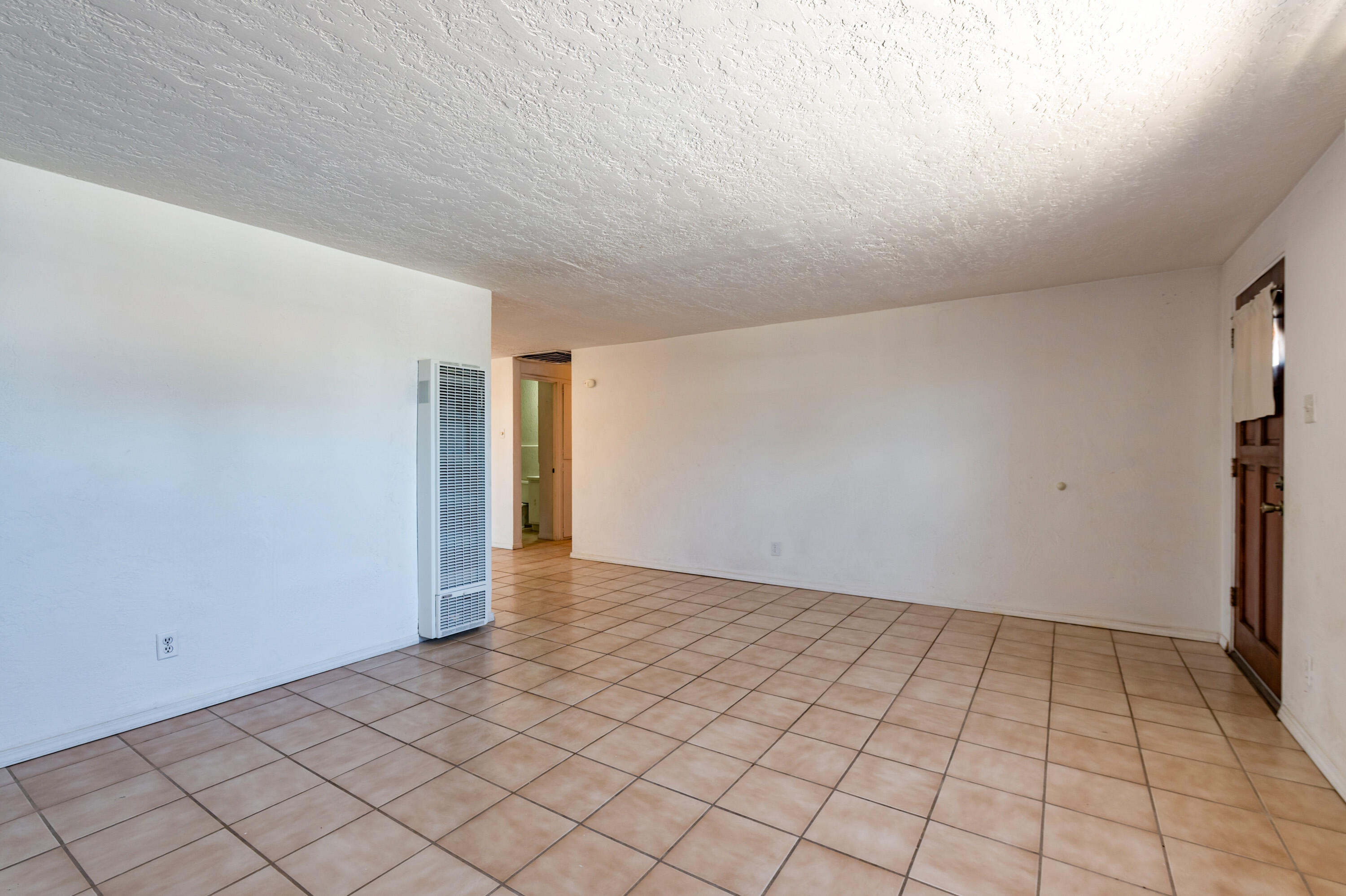 Photo 18 — 6104 Aztec Road NE