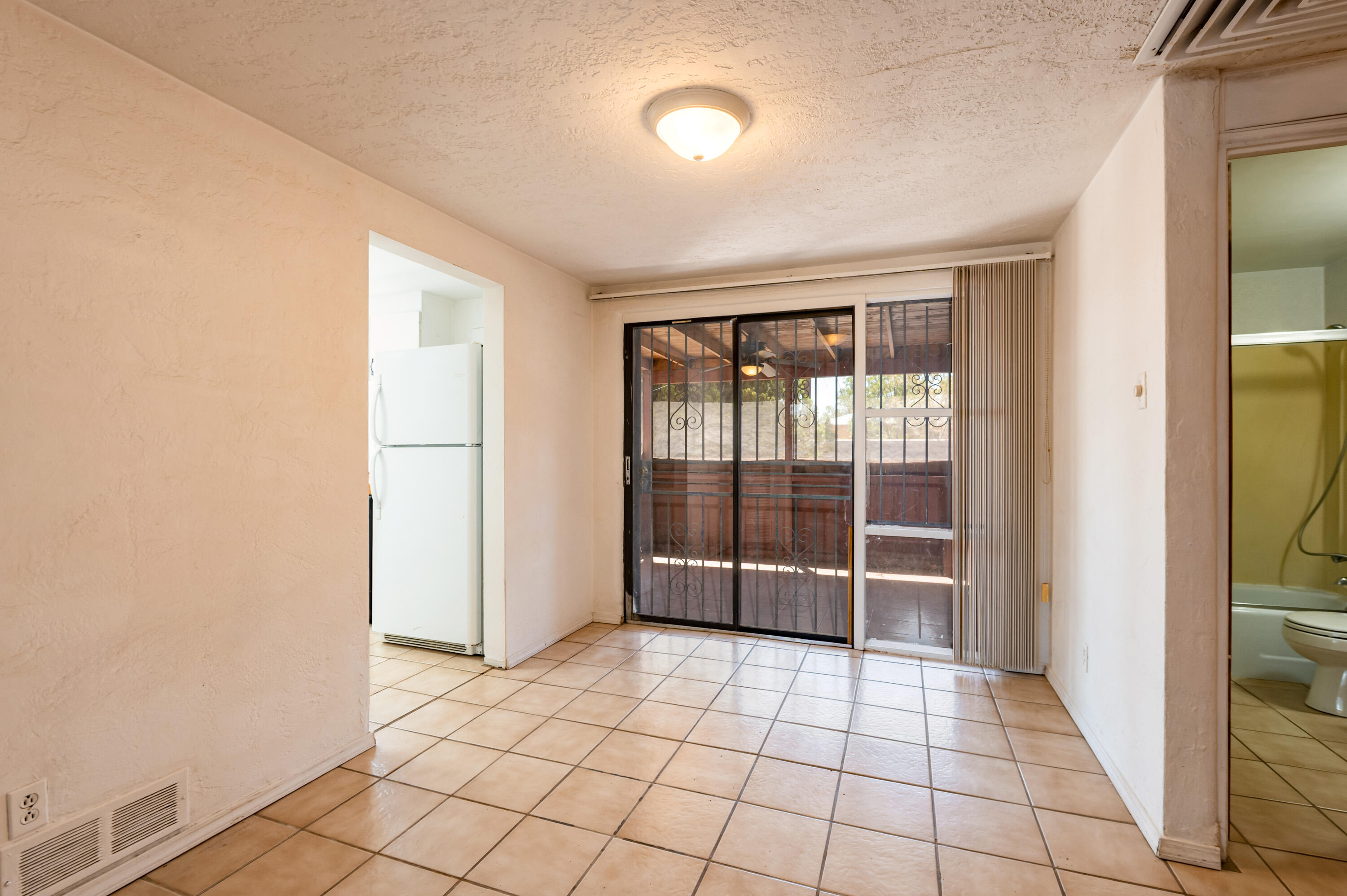 Photo 17 — 6104 Aztec Road NE