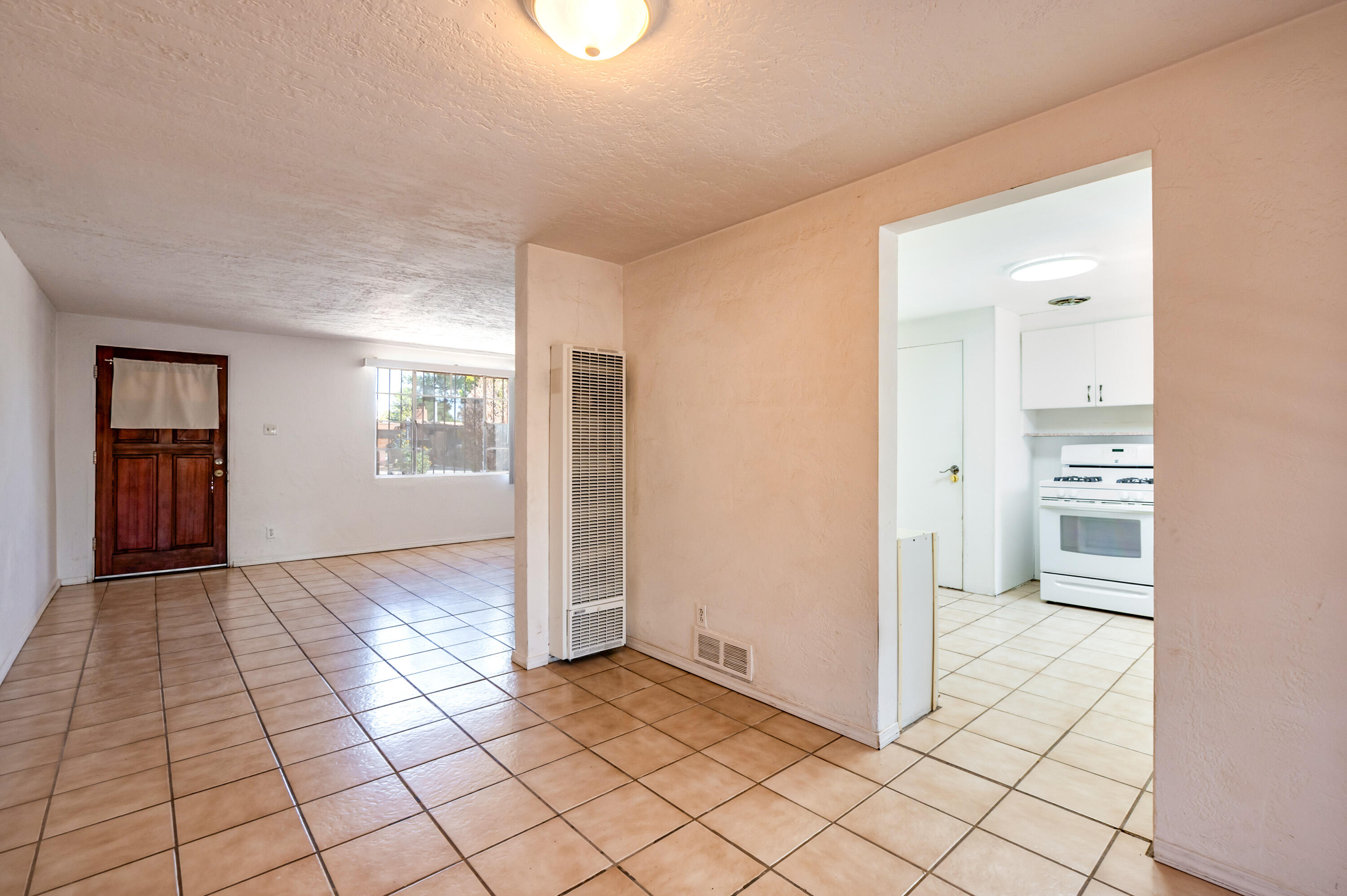 Photo 16 — 6104 Aztec Road NE