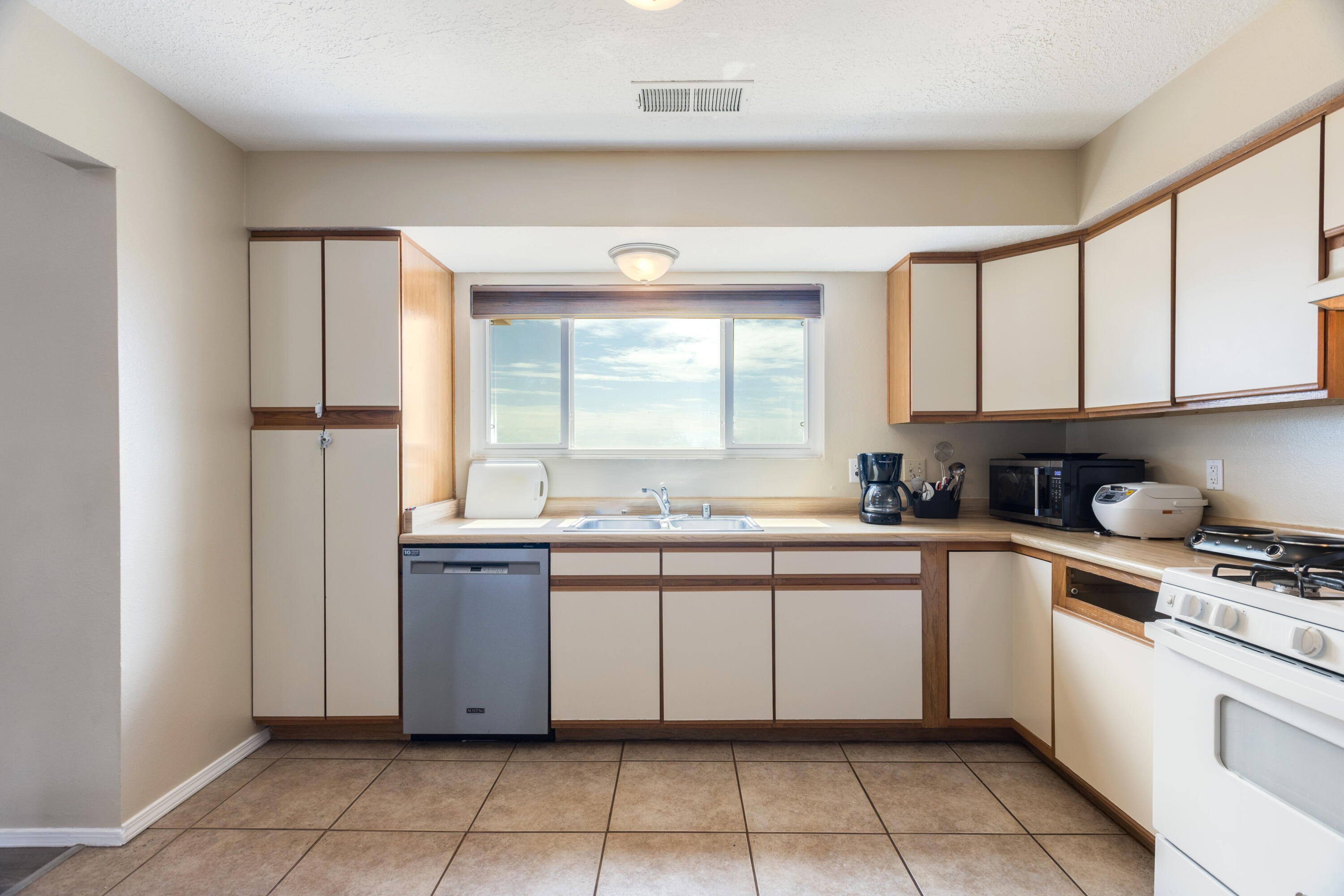 Photo 4 — 4544 Rockaway Loop NE
