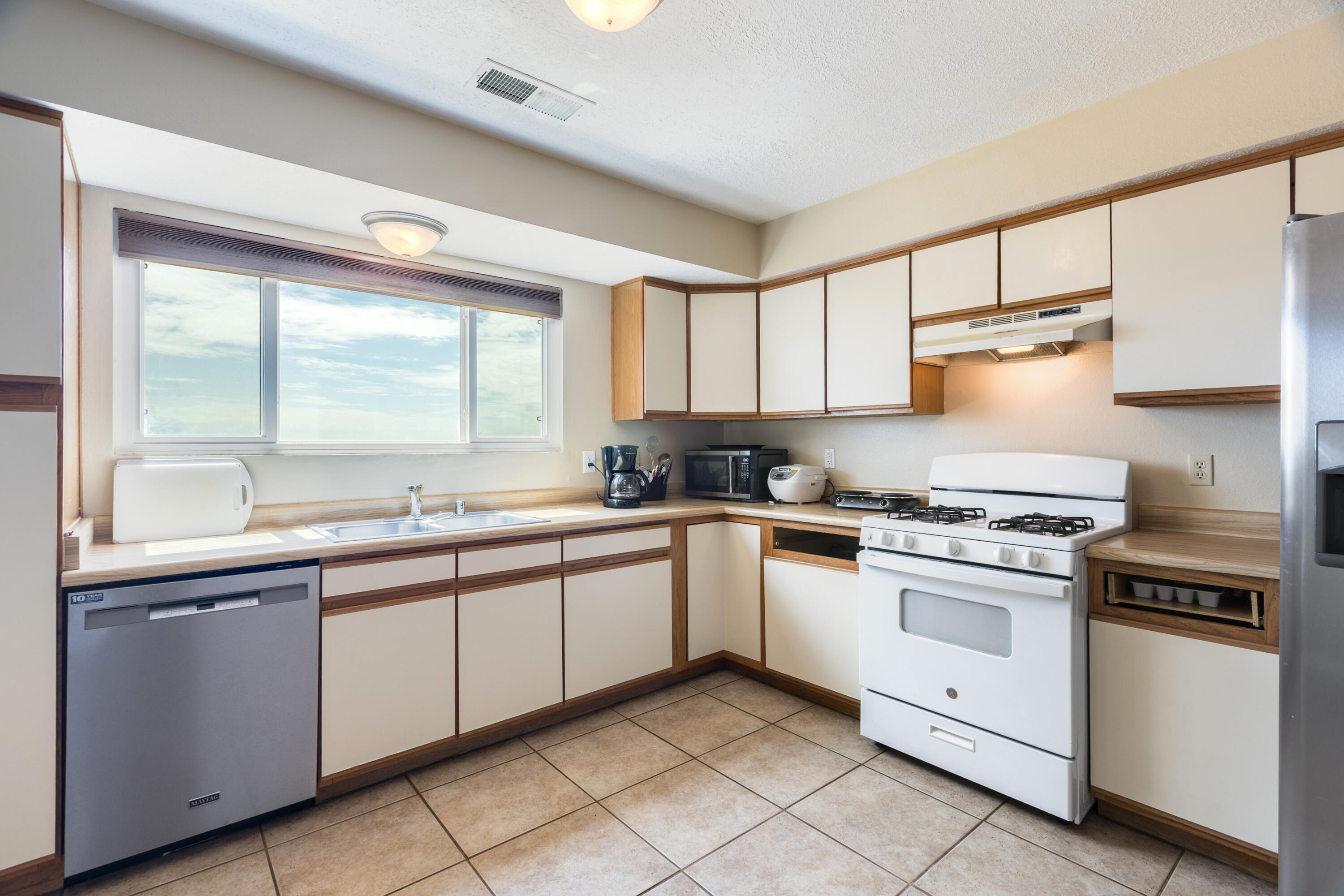 Photo 5 — 4544 Rockaway Loop NE