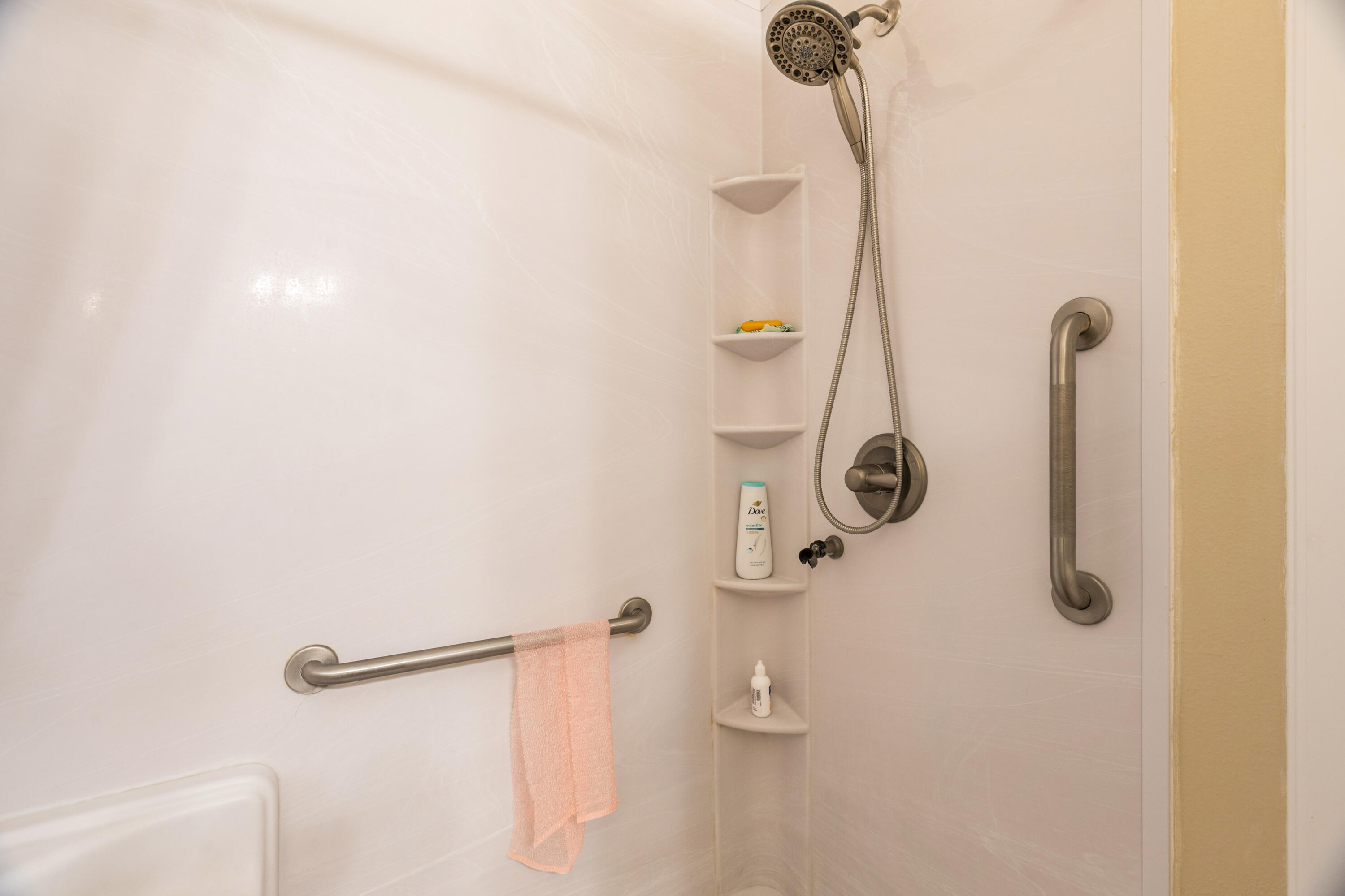 Photo 18 — 4544 Rockaway Loop NE