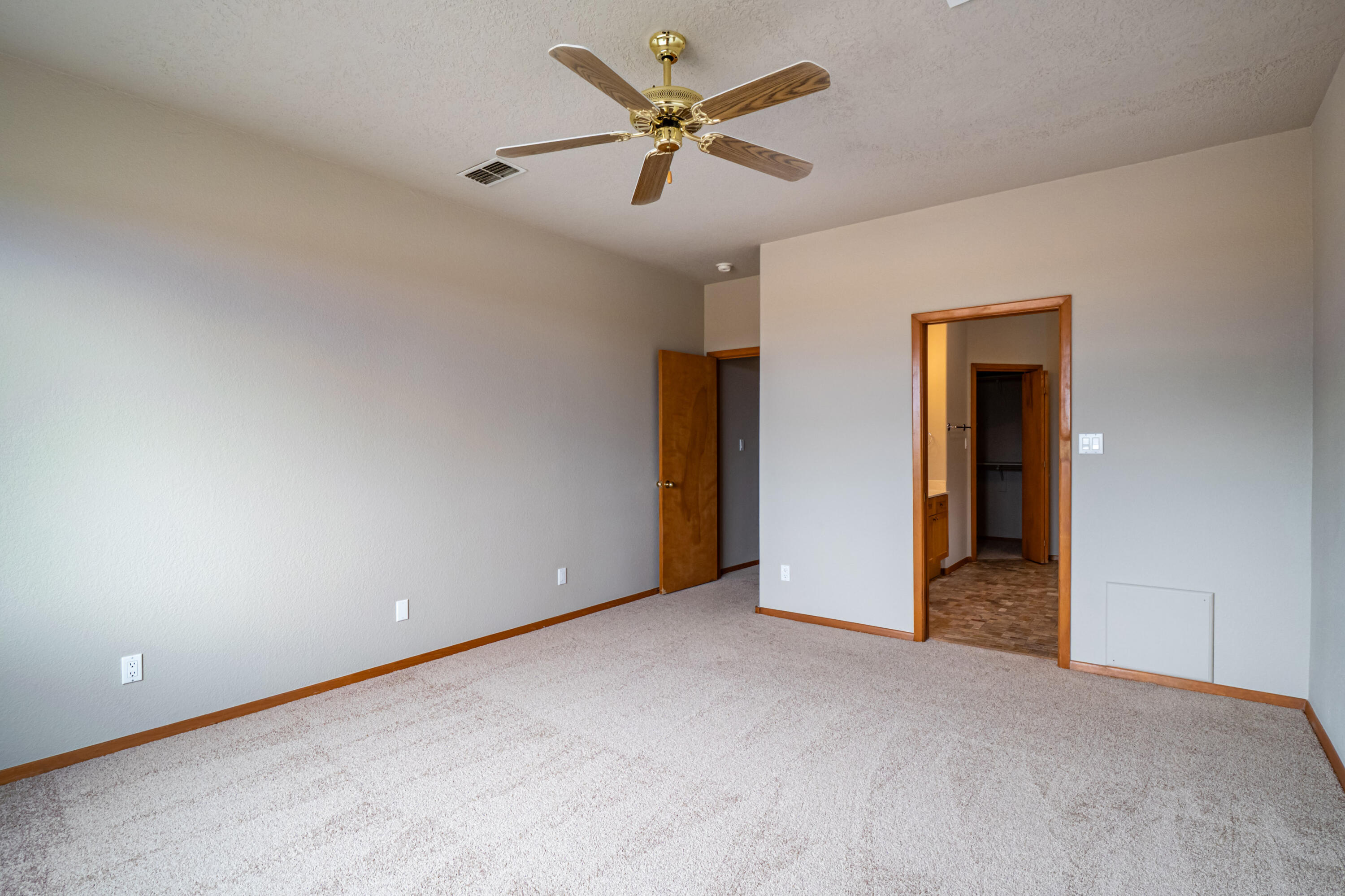 Photo 12 — 4211 Bryan Avenue NW