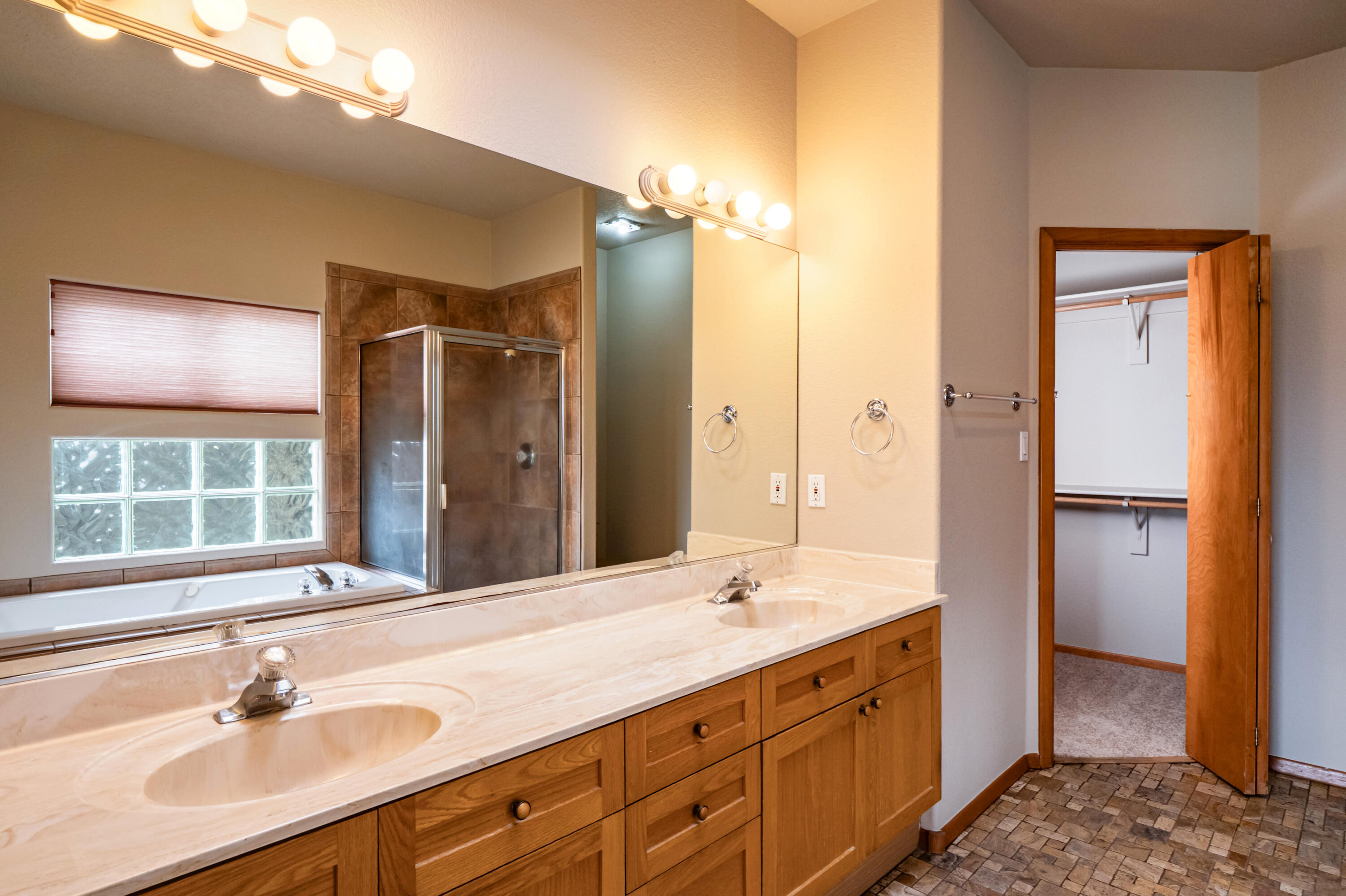 Photo 10 — 4211 Bryan Avenue NW