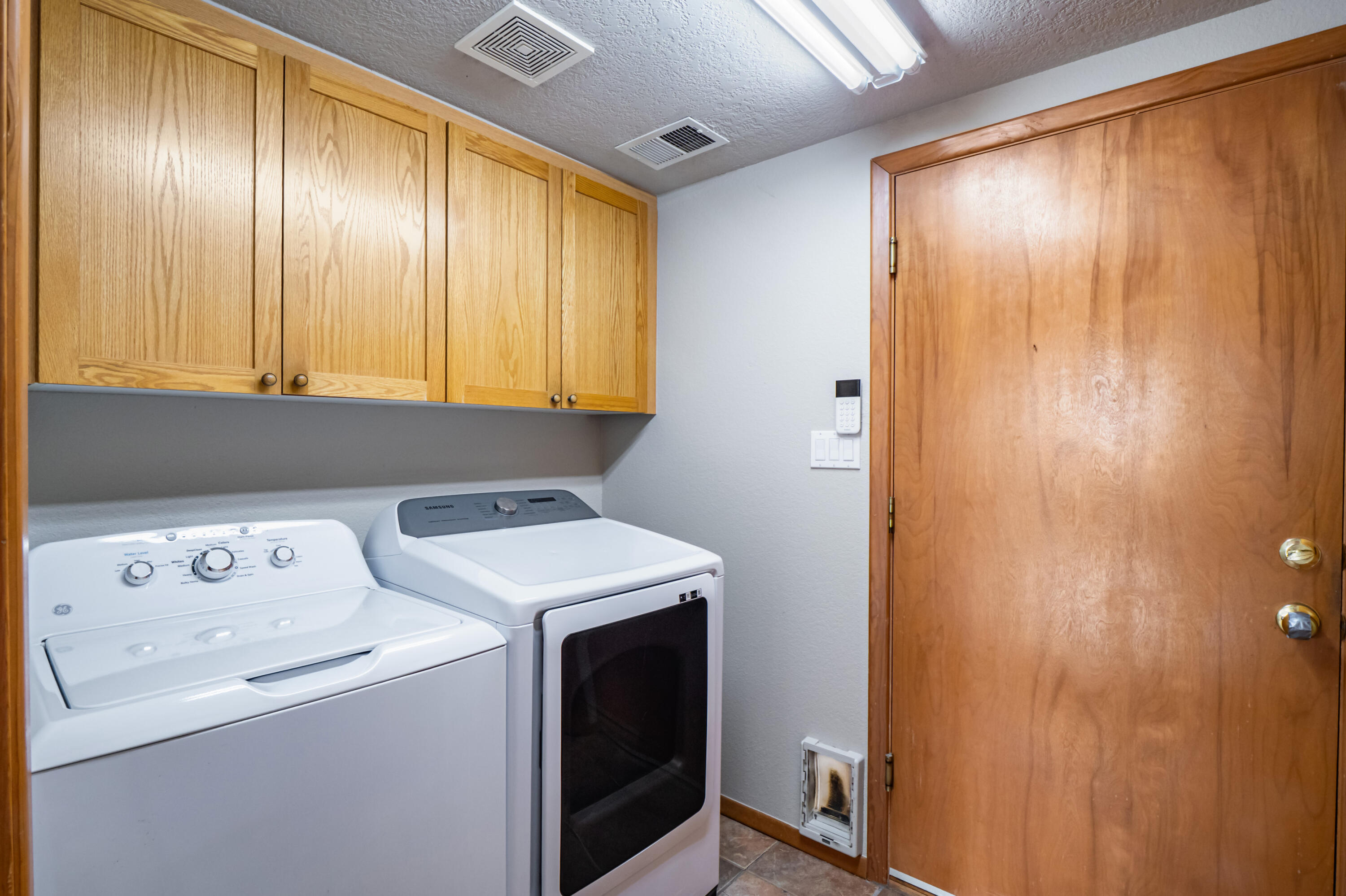 Photo 5 — 4211 Bryan Avenue NW