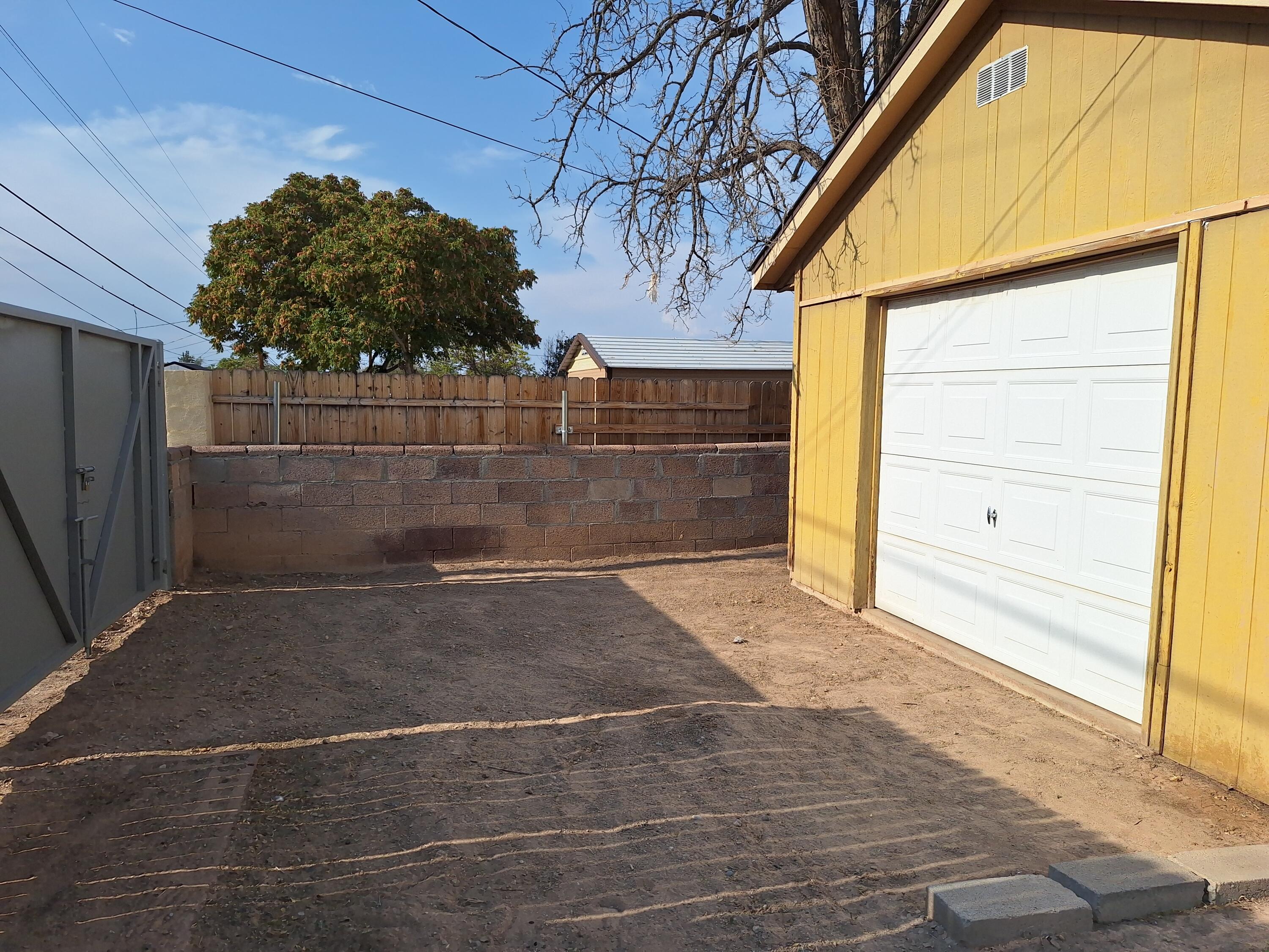 Photo 4 — 2829 Sierra Drive NE