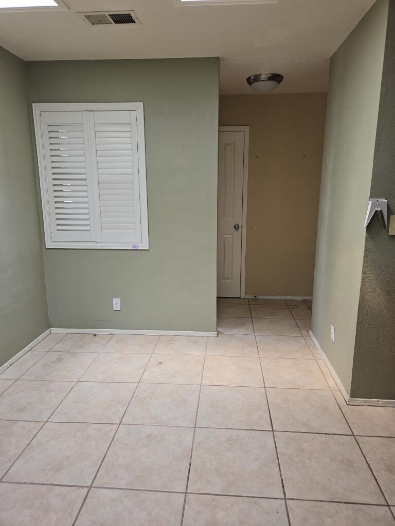Photo 10 — 1324 Lil Avenue NE
