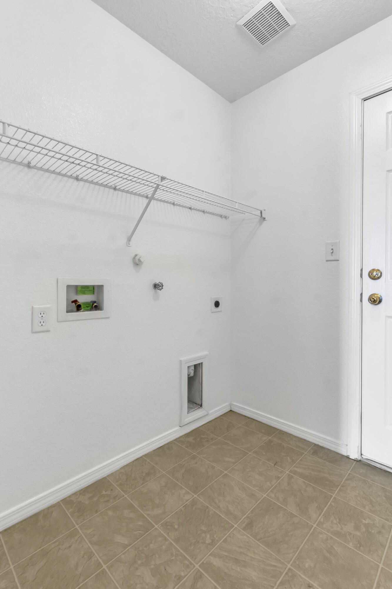 Photo 12 — 2764 Jesse James Drive SW