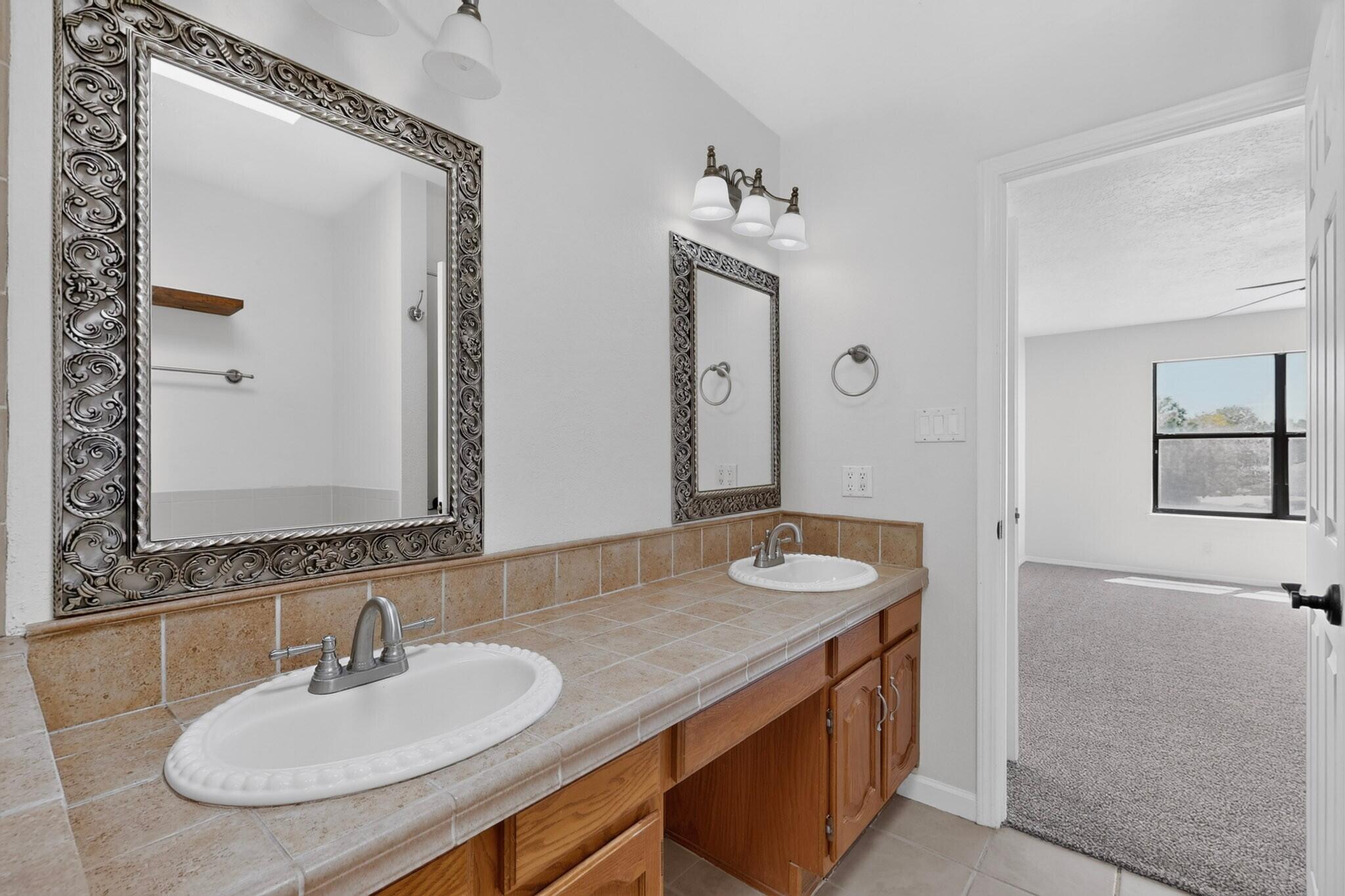 Photo 17 — 10701 Malaguena Lane NE