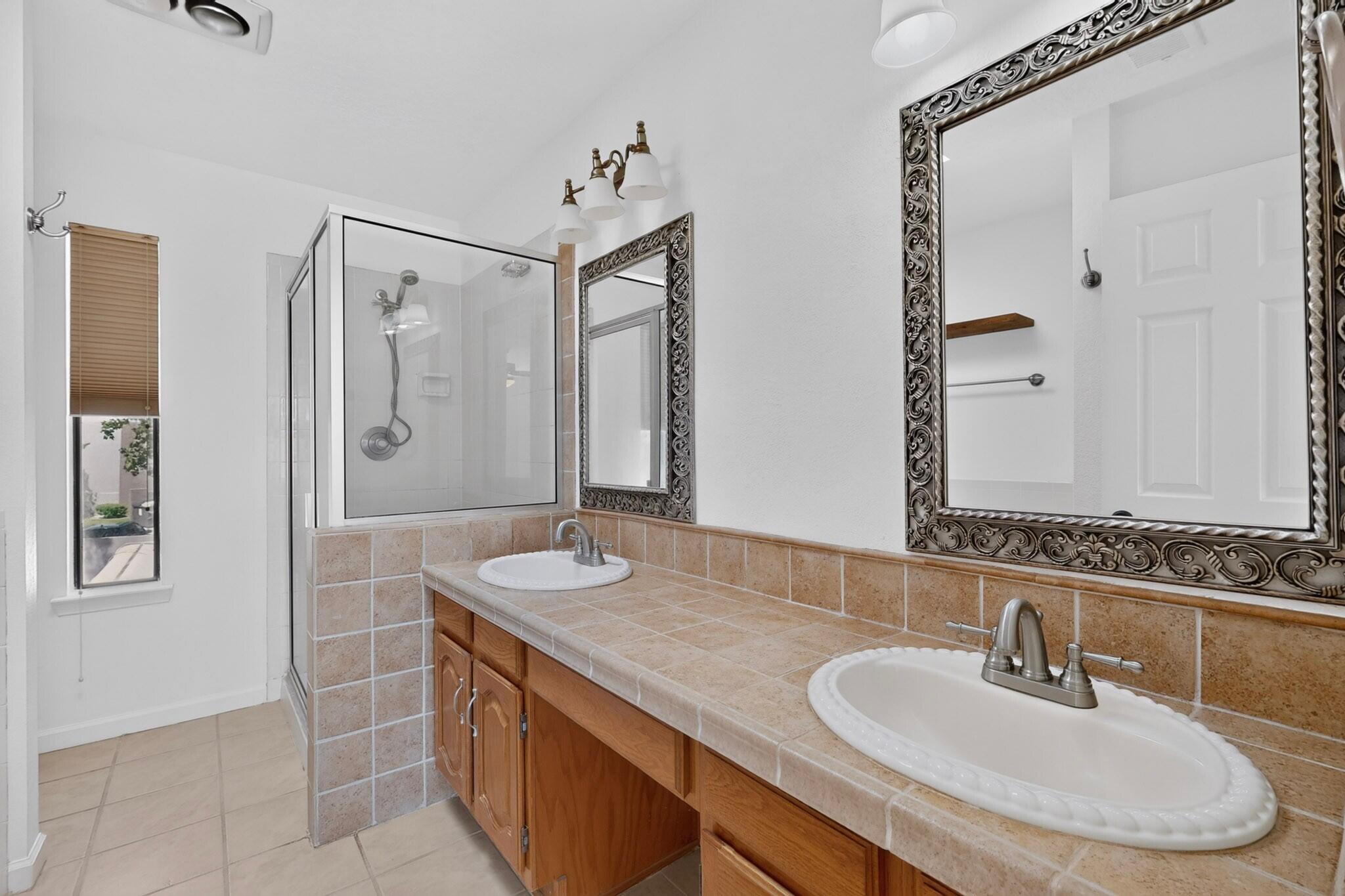 Photo 16 — 10701 Malaguena Lane NE