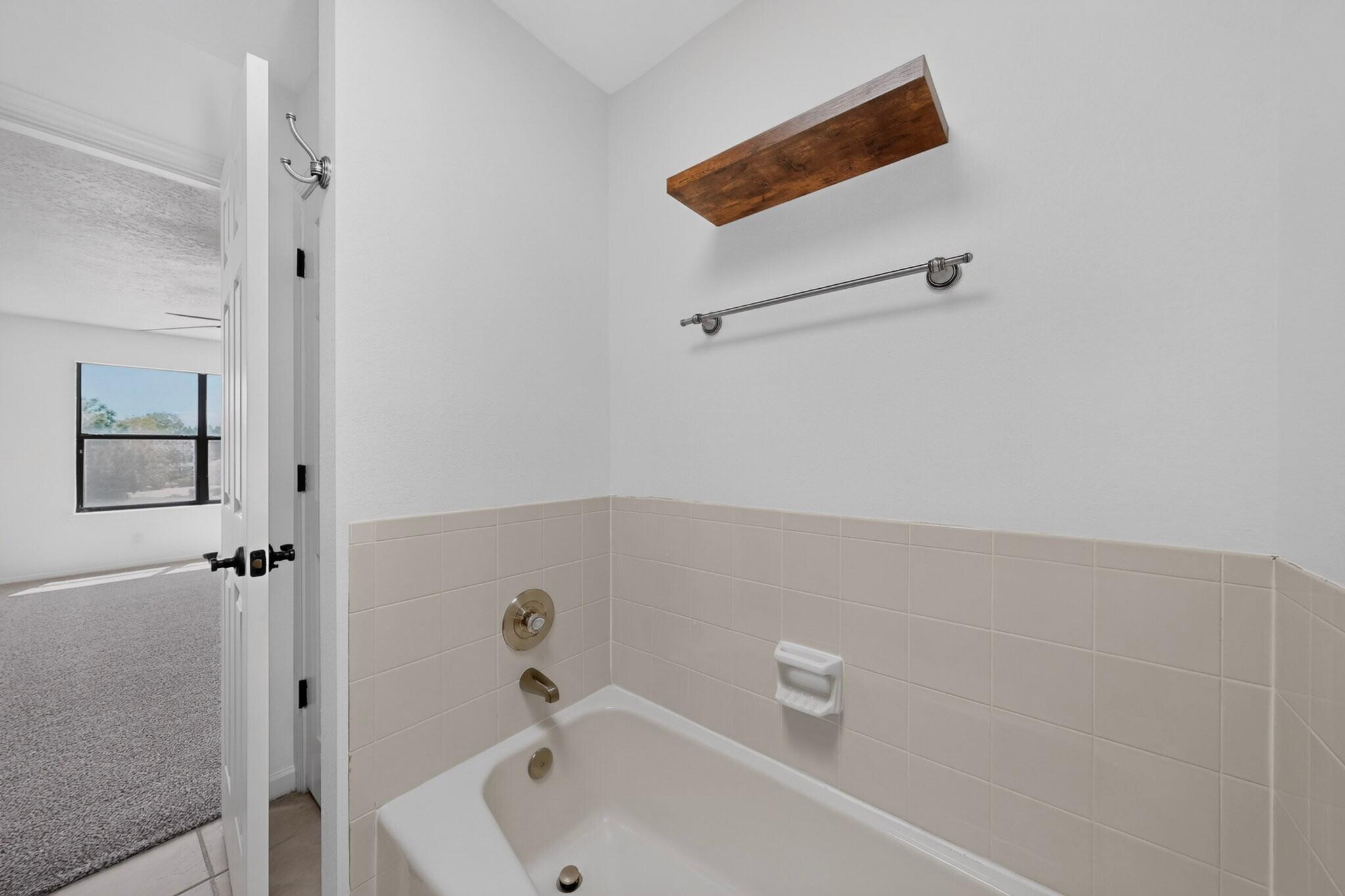 Photo 15 — 10701 Malaguena Lane NE
