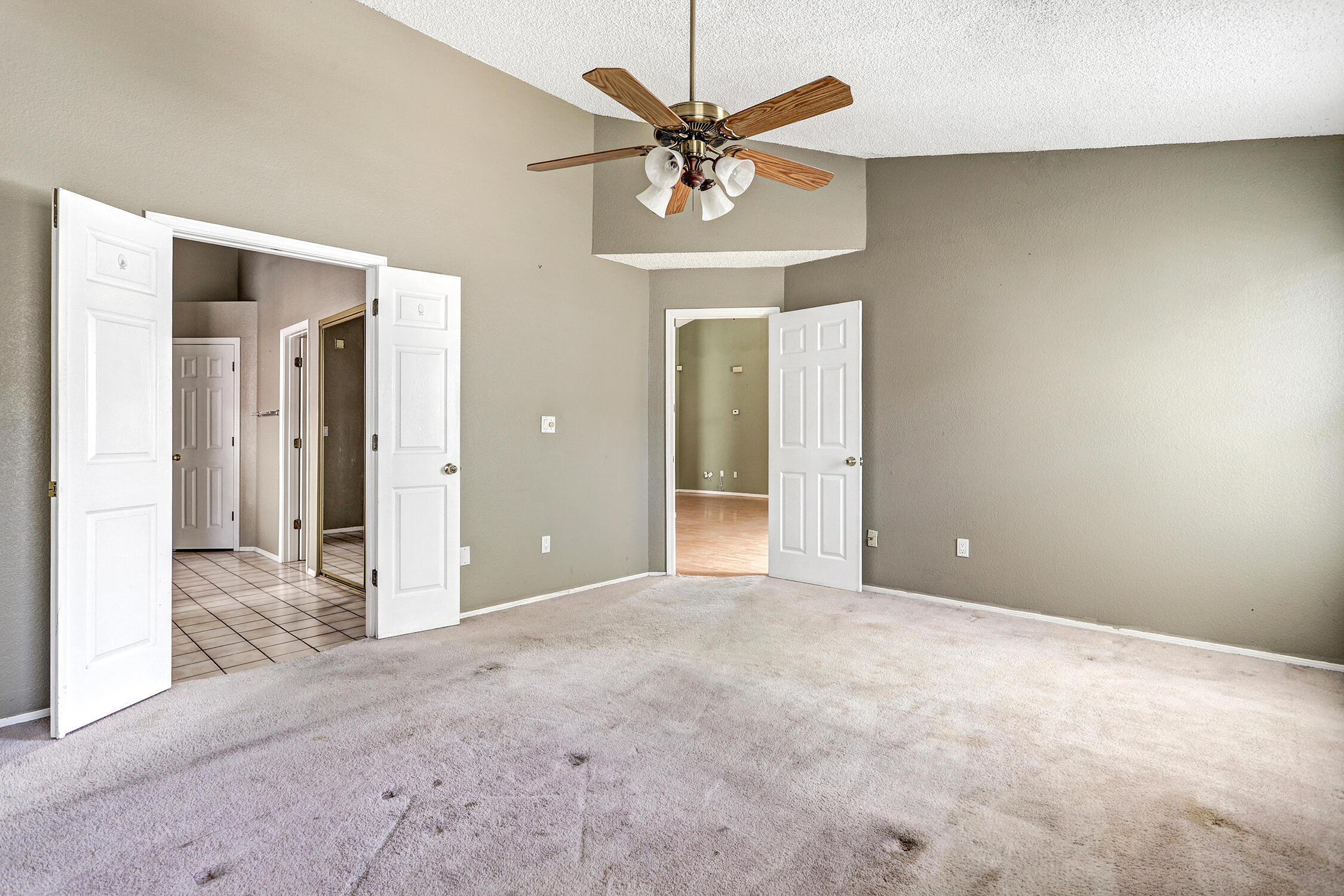 Photo 15 — 5305 Tamariz Drive NW