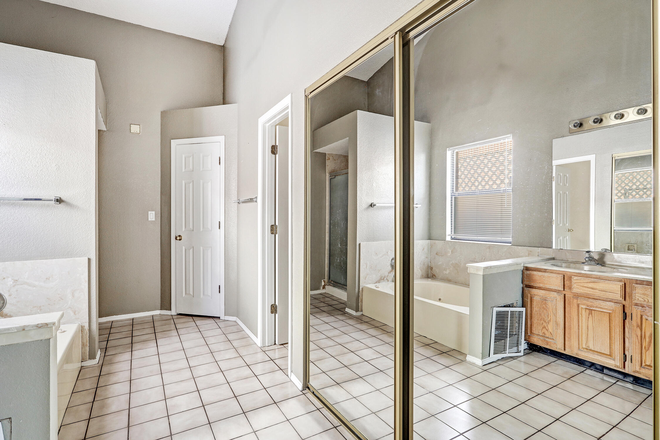 Photo 13 — 5305 Tamariz Drive NW
