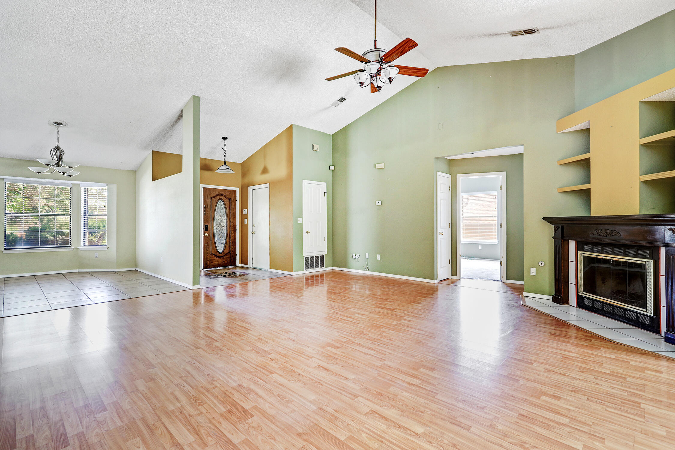 Photo 11 — 5305 Tamariz Drive NW