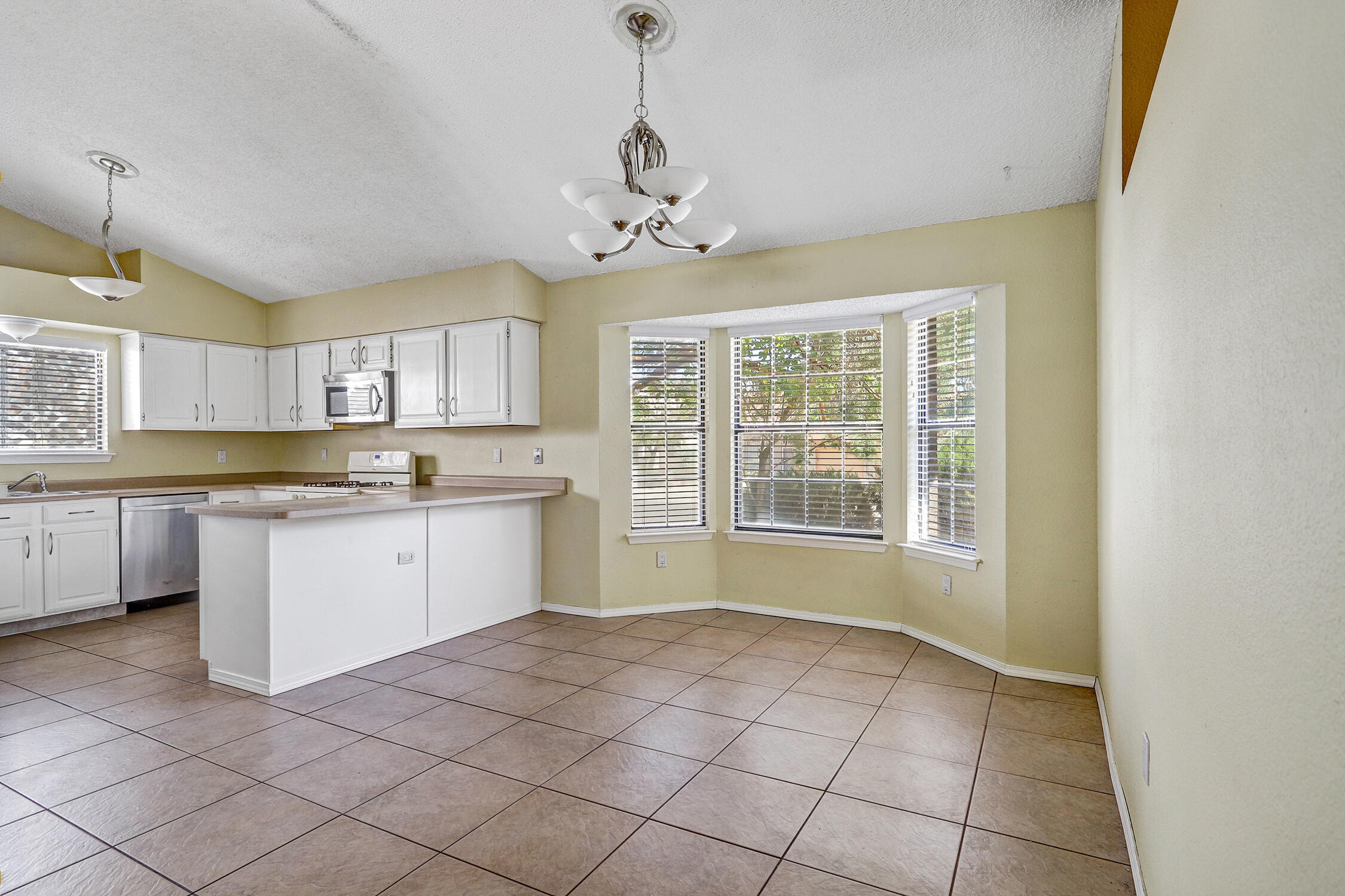 Photo 20 — 5305 Tamariz Drive NW