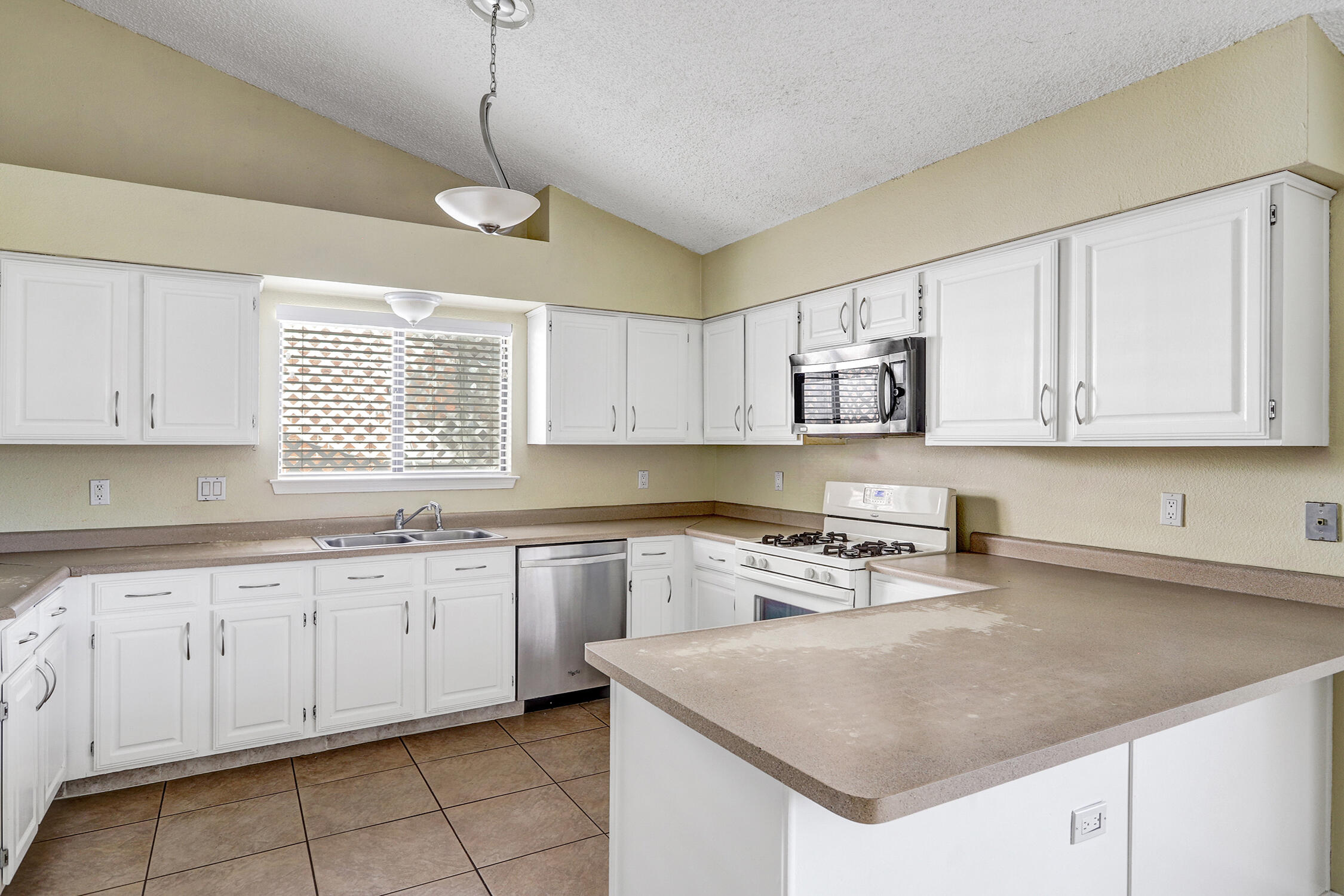 Photo 19 — 5305 Tamariz Drive NW