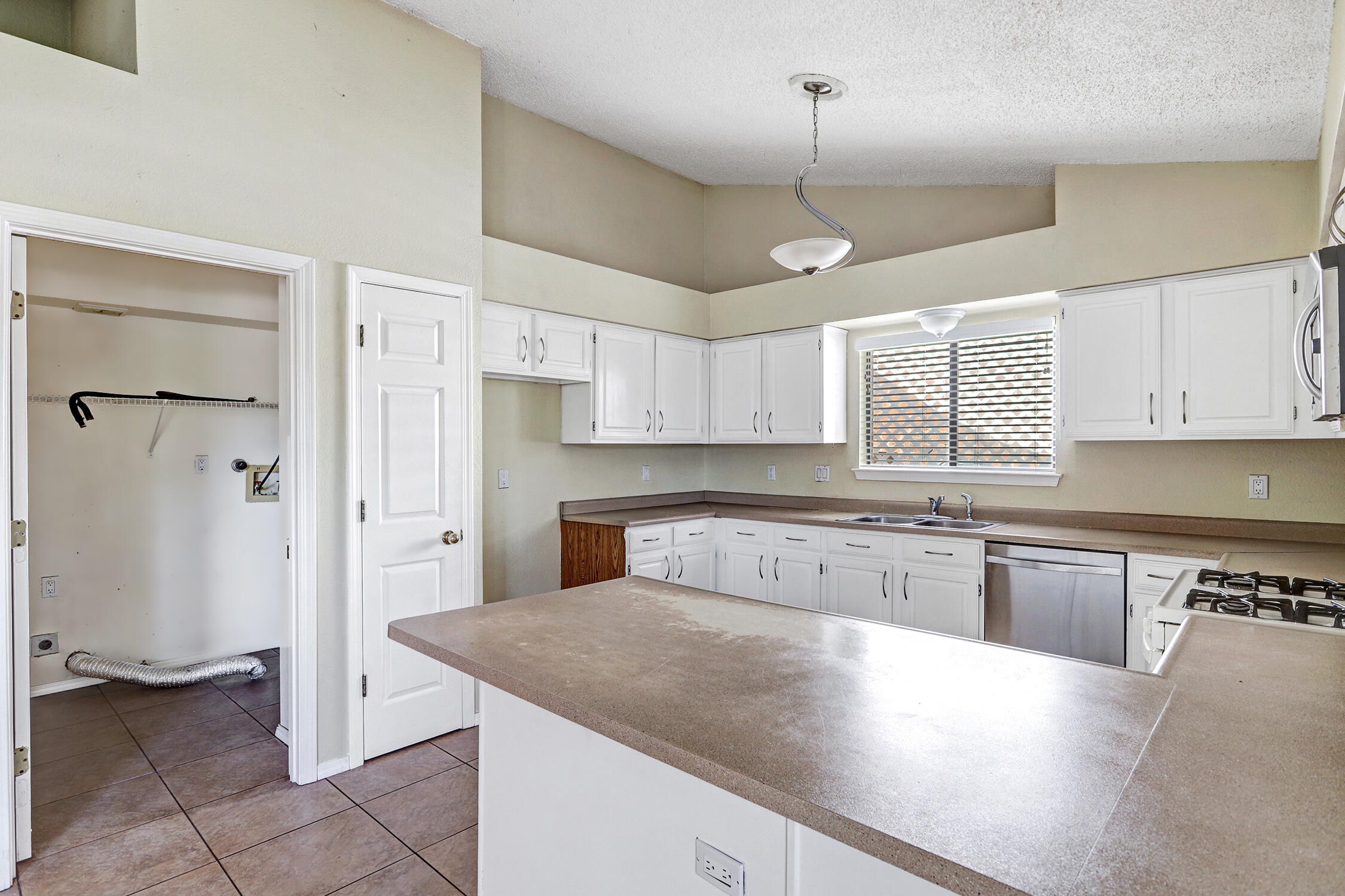 Photo 18 — 5305 Tamariz Drive NW